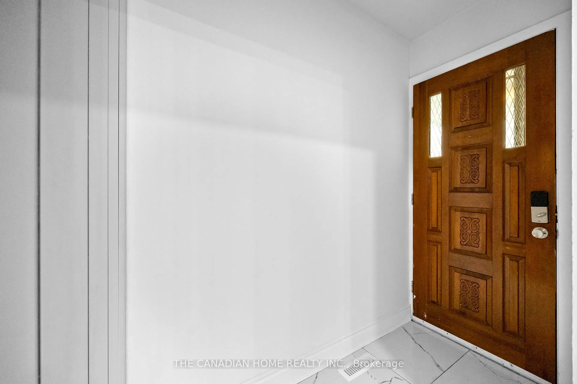 Photo 5 of 1 Archdekin Drive, Brampton, Madoc — HOMEH