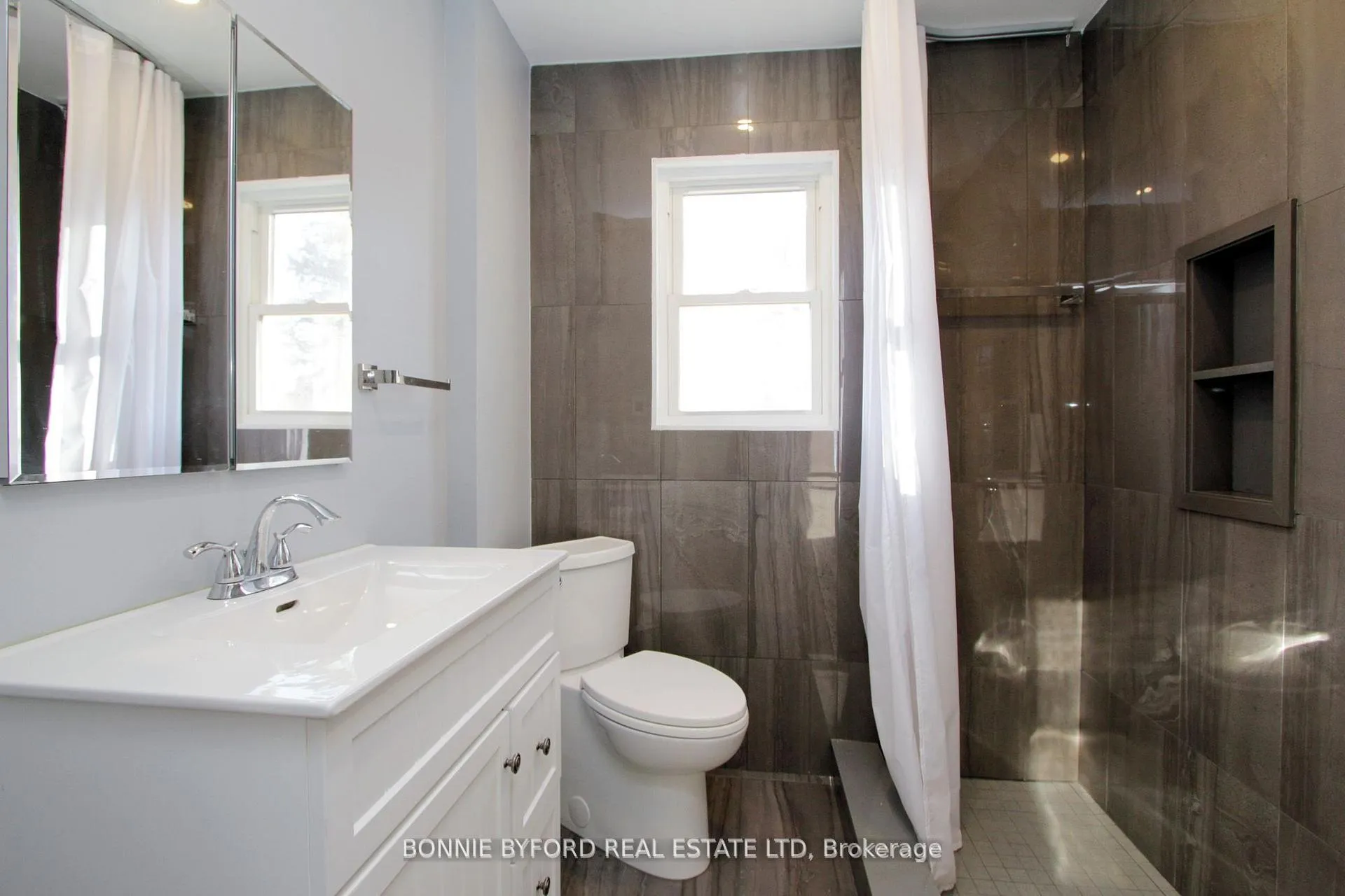 Photo 18 of 202 Airdrie Road, Toronto, Leaside — HOMEH