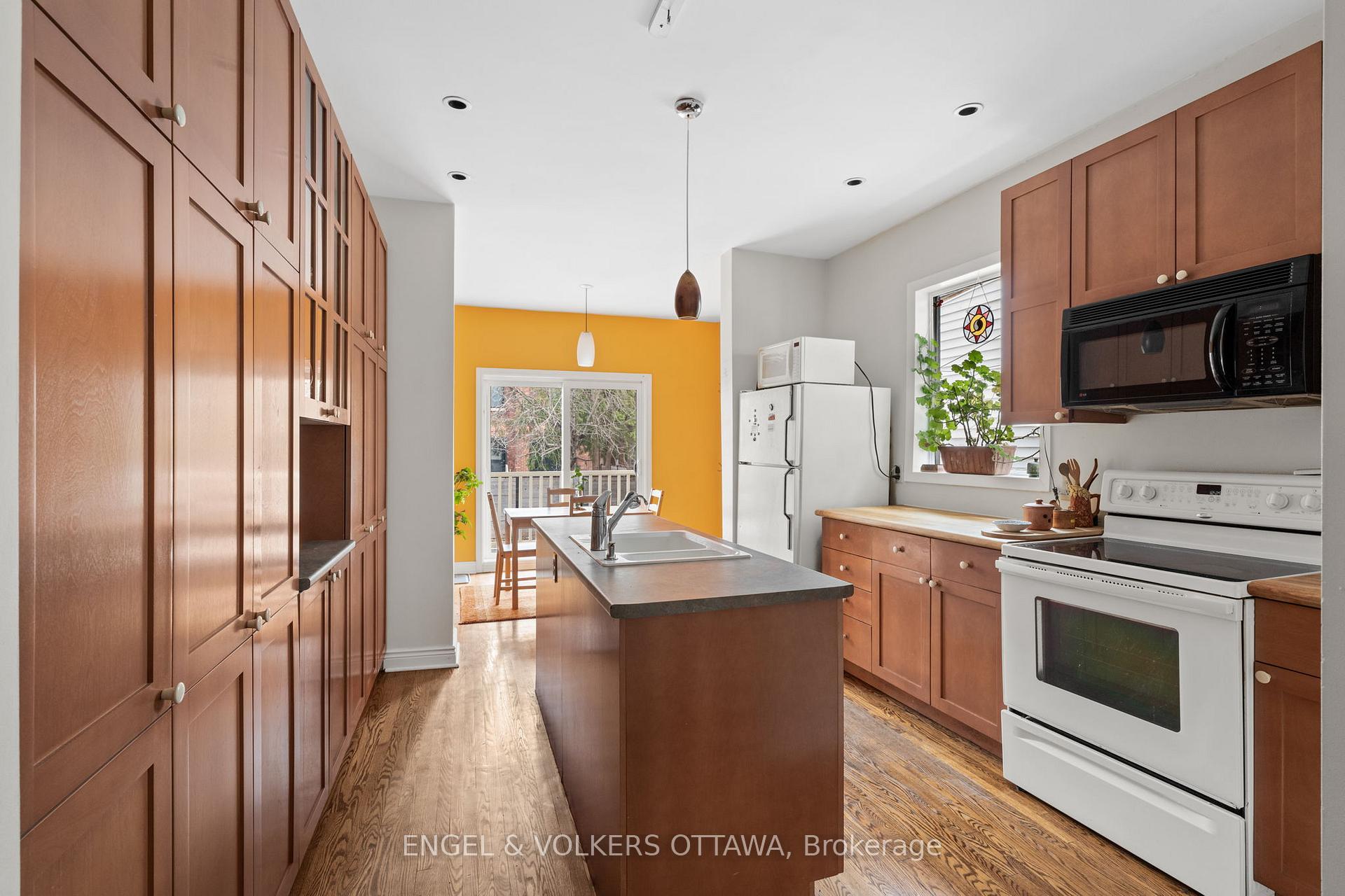 Photo 7 of 95 Goulburn Avenue, Ottawa, Sandy Hill — HOMEH