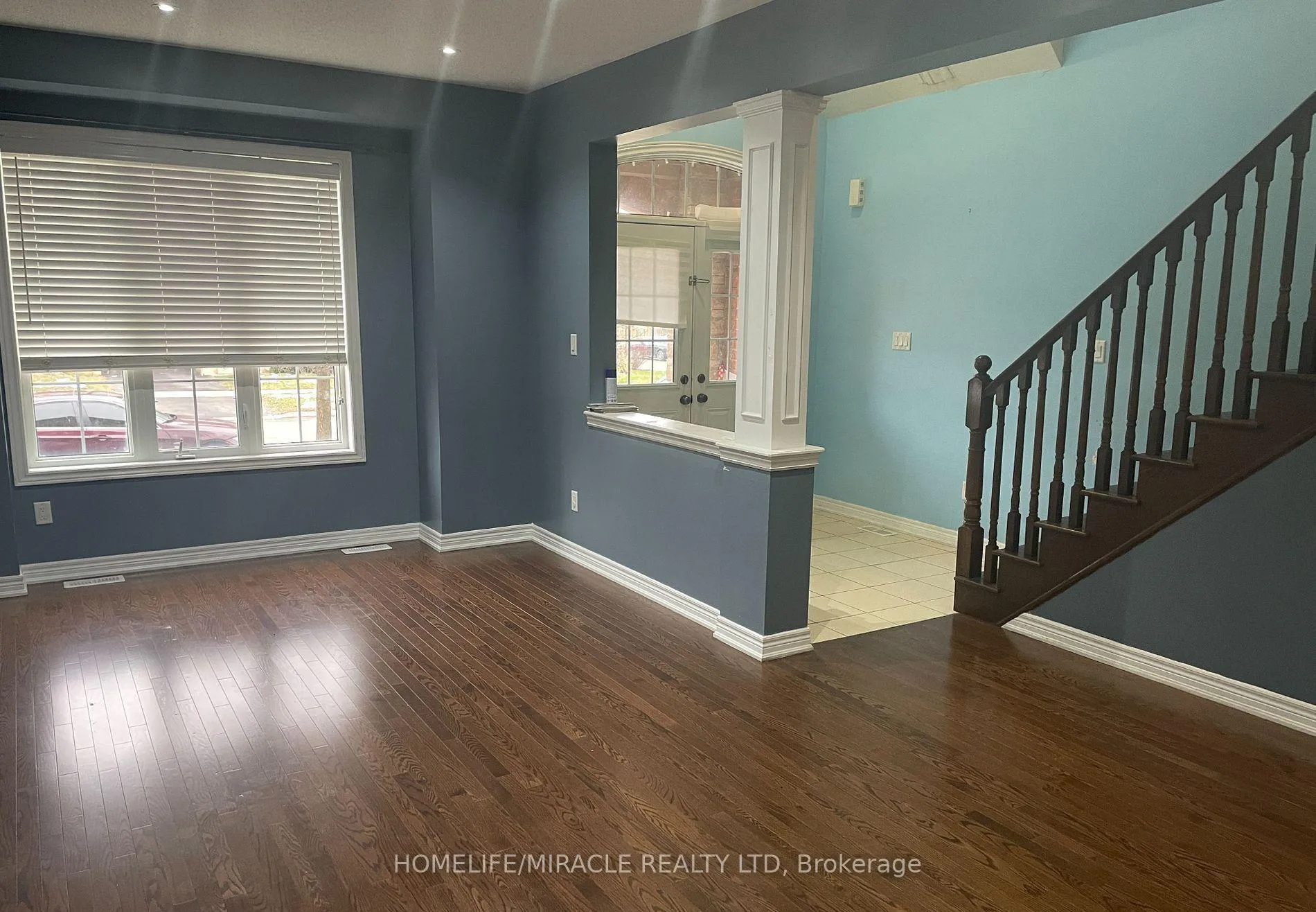 Photo 4 of 46 Naperton Drive, Brampton, Sandringham-Wellington — HOMEH