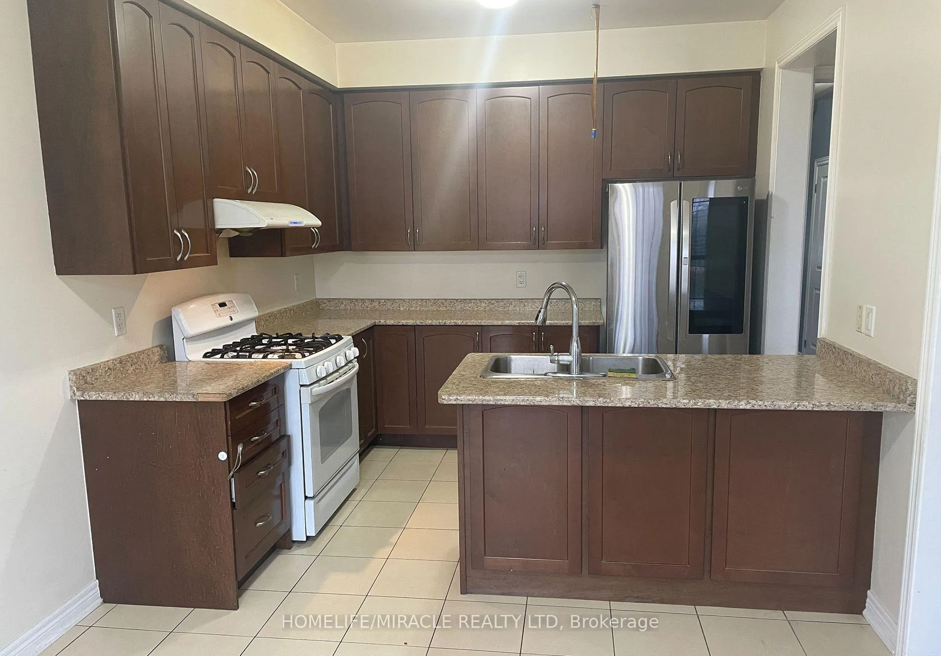 Photo 9 of 46 Naperton Drive, Brampton, Sandringham-Wellington — HOMEH