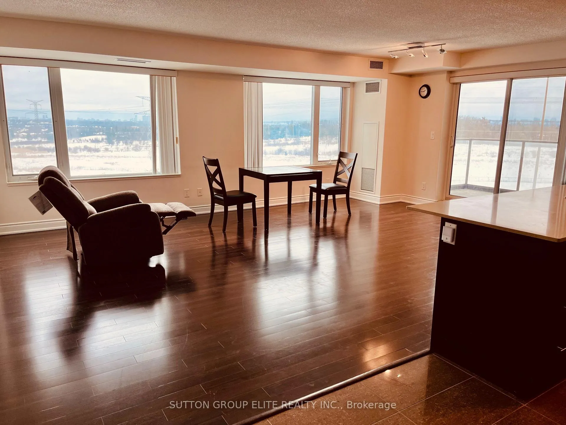 Photo 2 of Unit 902, 253 South Park Road, Markham, Commerce Valley — HOMEH