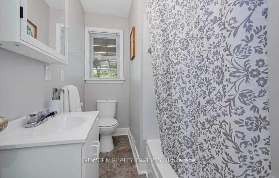 Photo 17 of 35 Gram Avenue, Welland, N. Welland — HOMEH
