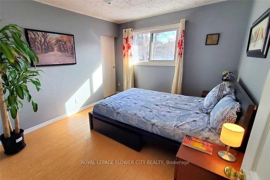 Photo 2 of 89 Barbara Crescent, Kitchener, Meinzinger — HOMEH