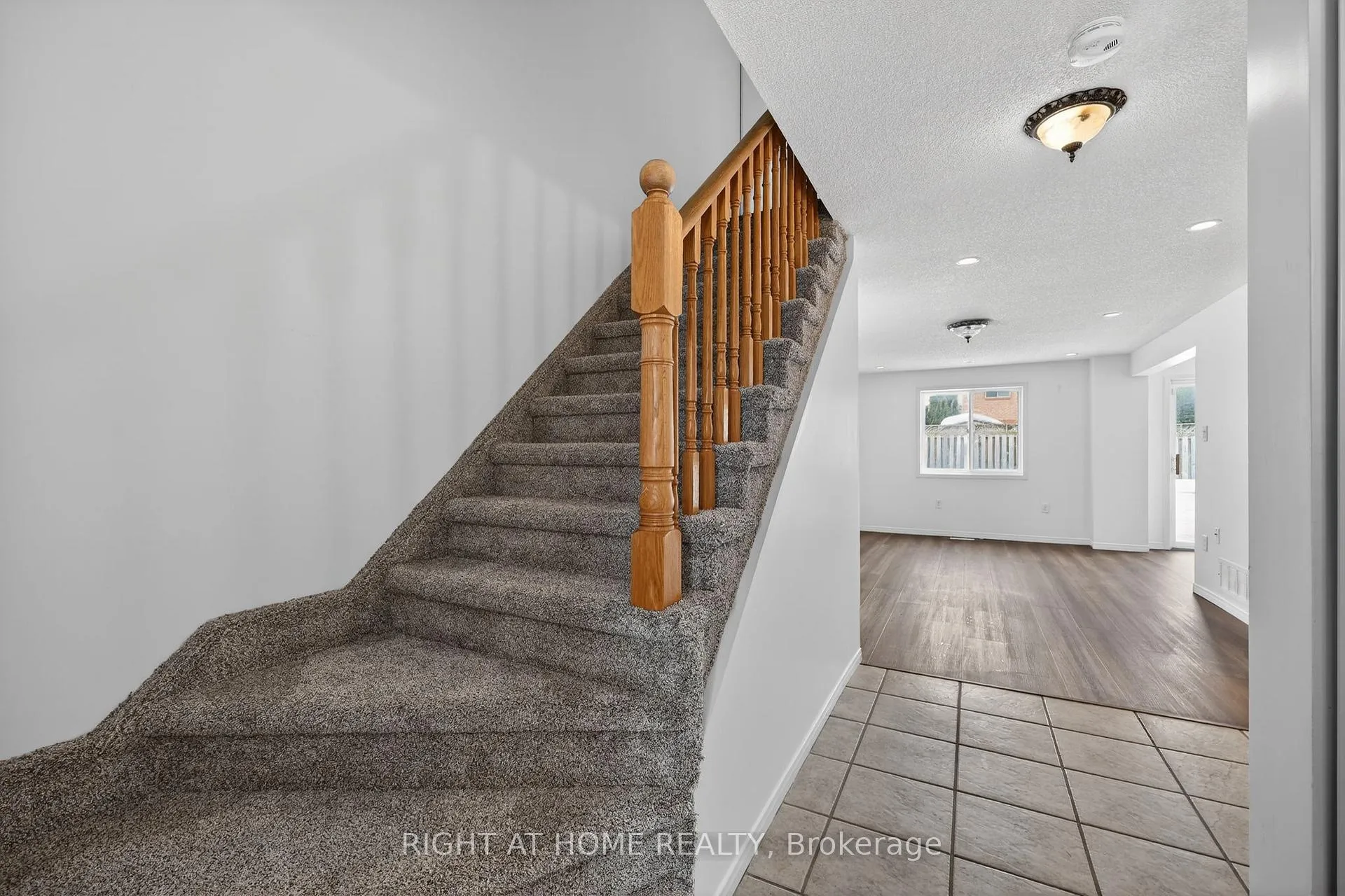 Photo 7 of 27 Booth Lane, Barrie, Rural Barrie Southeast — HOMEH