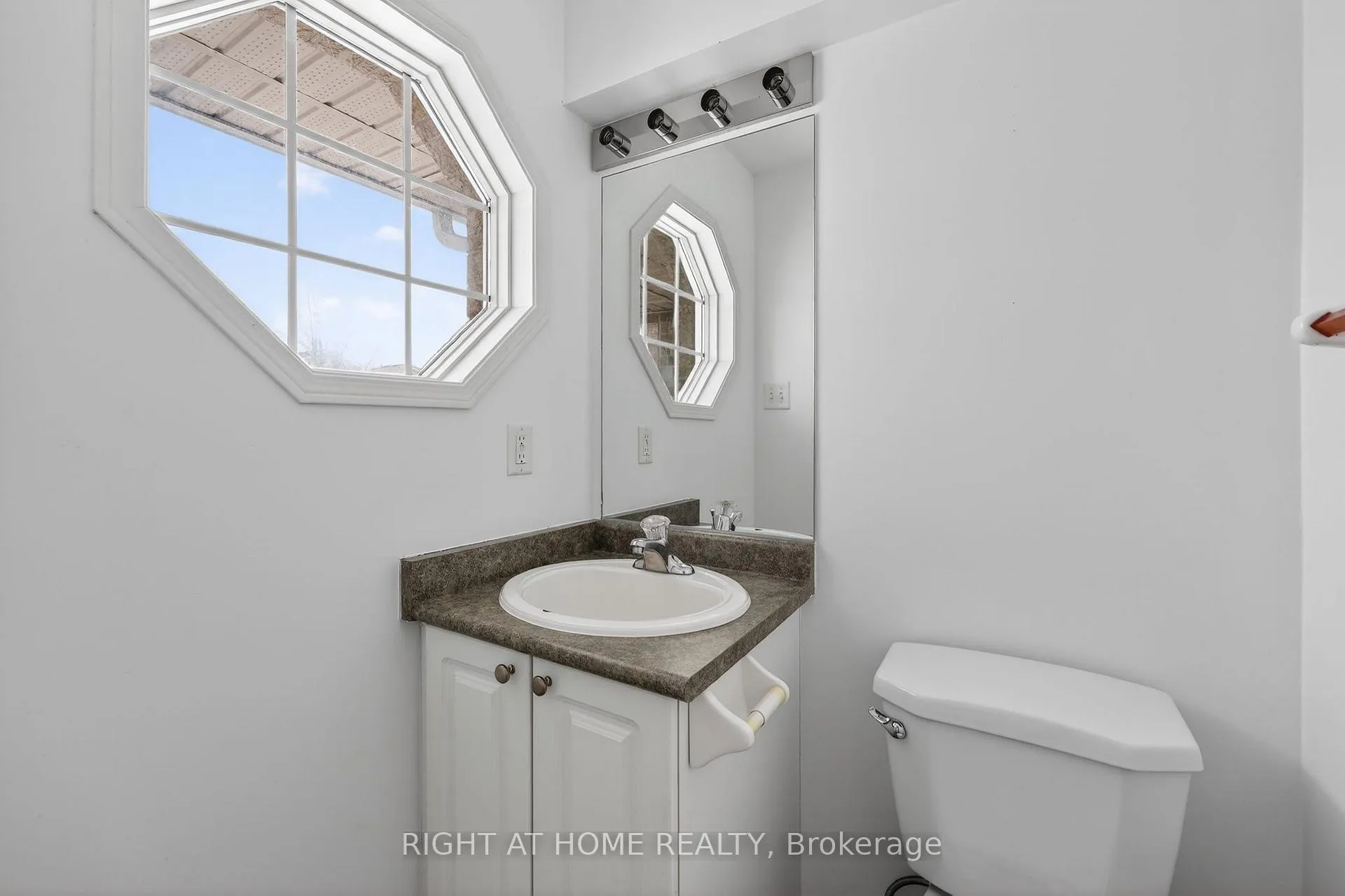 Photo 8 of 27 Booth Lane, Barrie, Rural Barrie Southeast — HOMEH