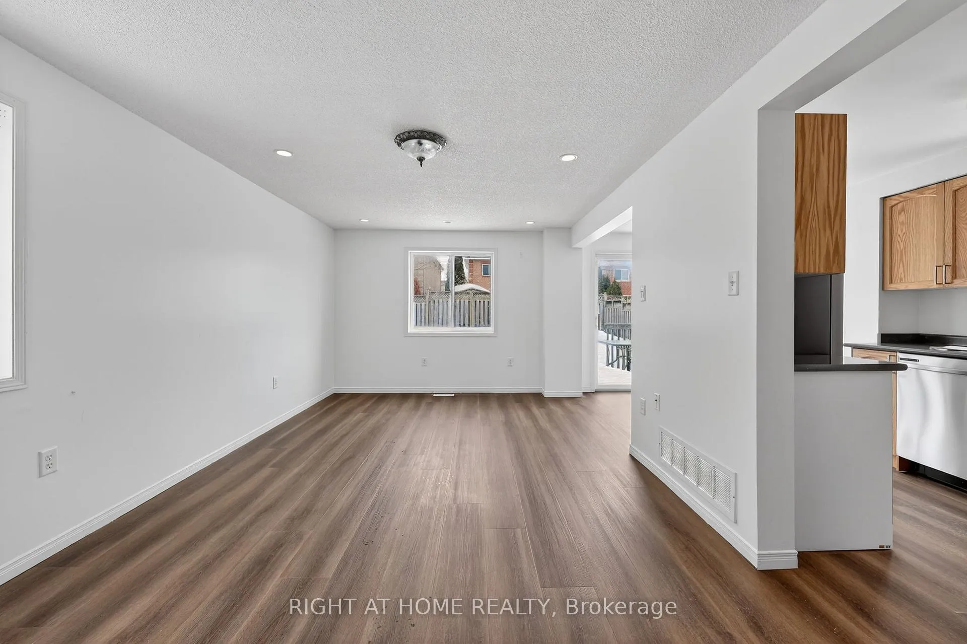 Photo 9 of 27 Booth Lane, Barrie, Rural Barrie Southeast — HOMEH