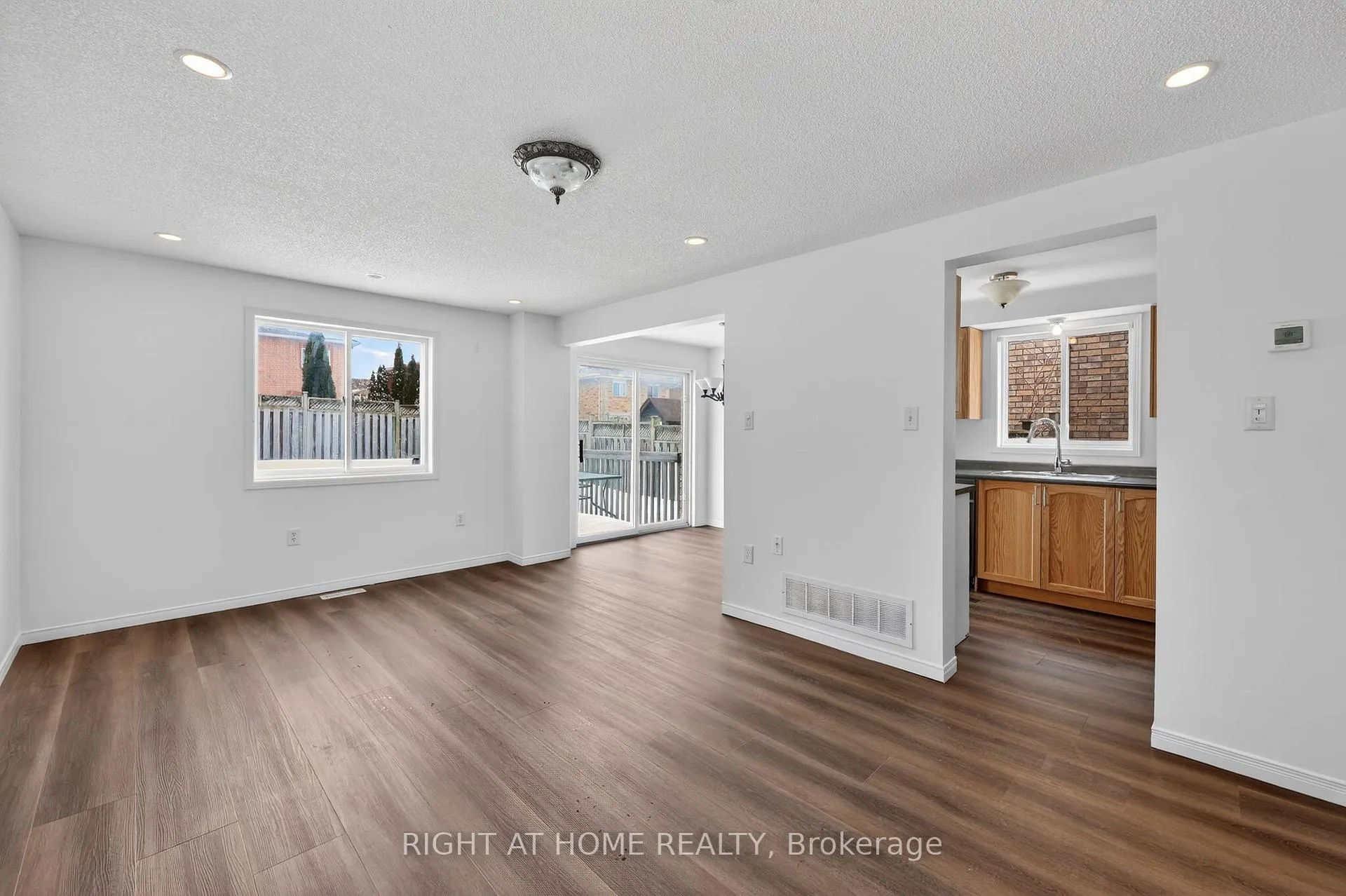 Photo 10 of 27 Booth Lane, Barrie, Rural Barrie Southeast — HOMEH