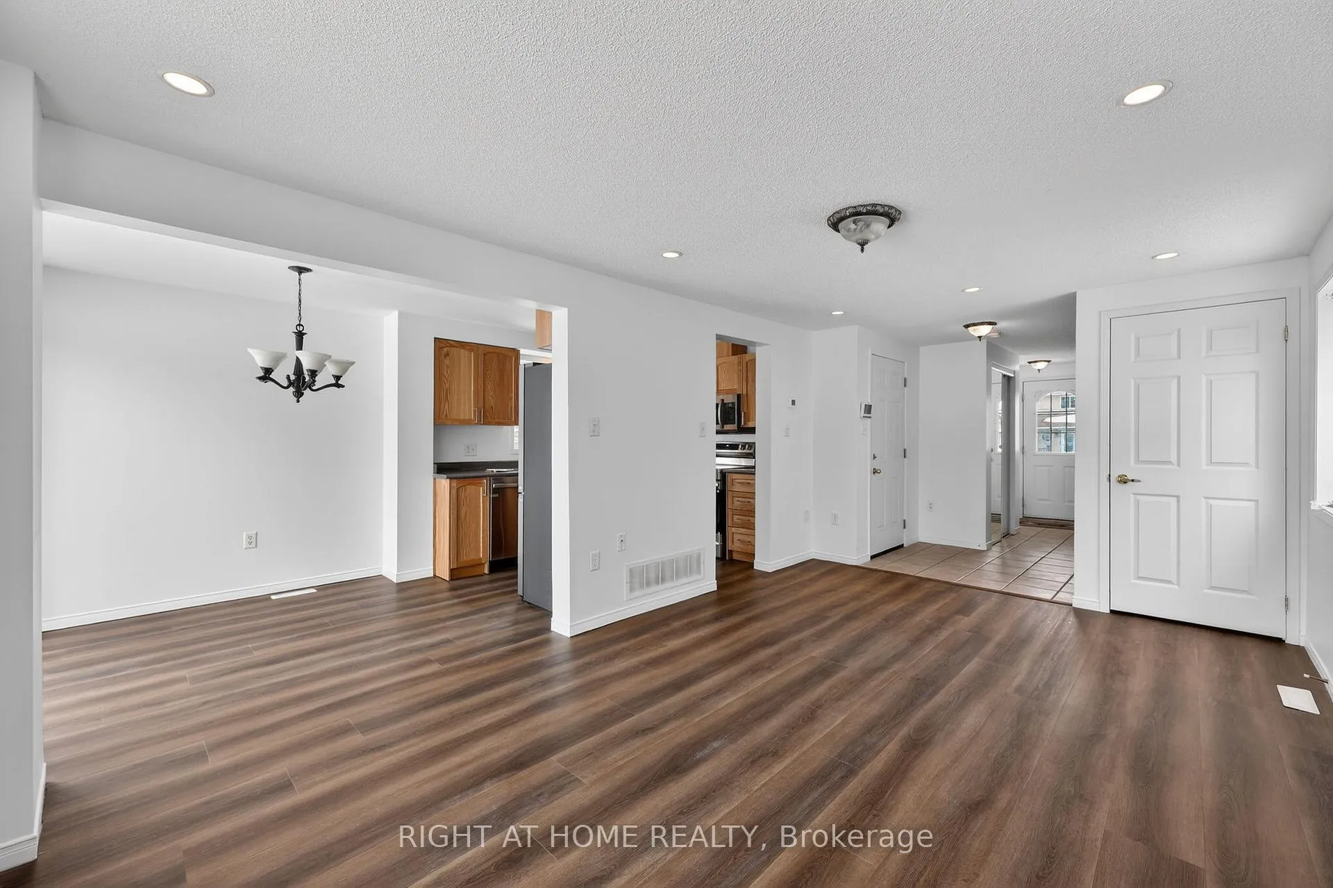 Photo 11 of 27 Booth Lane, Barrie, Rural Barrie Southeast — HOMEH