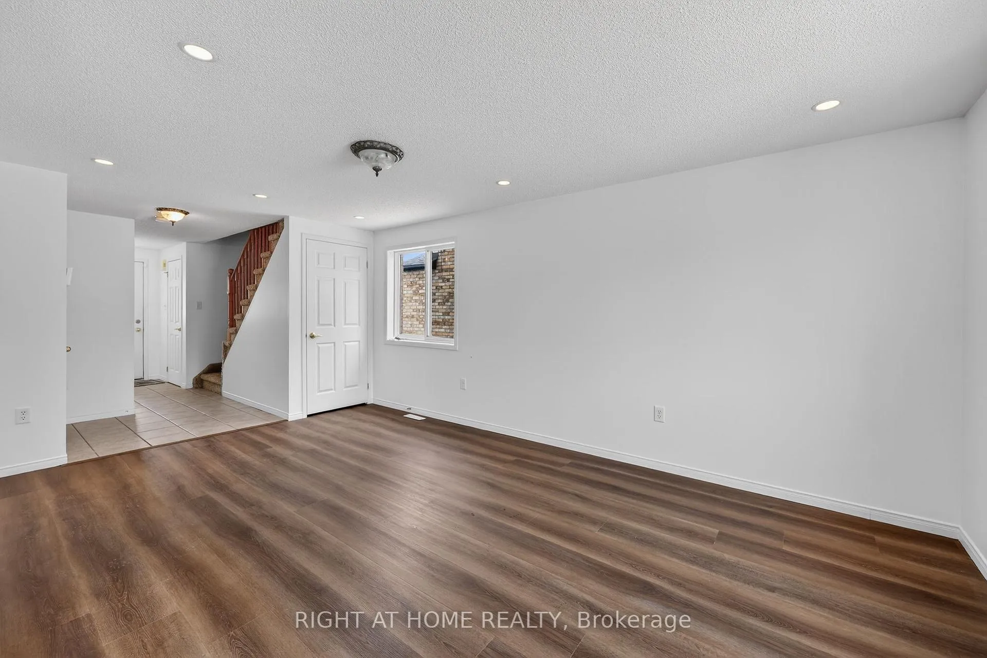 Photo 12 of 27 Booth Lane, Barrie, Rural Barrie Southeast — HOMEH