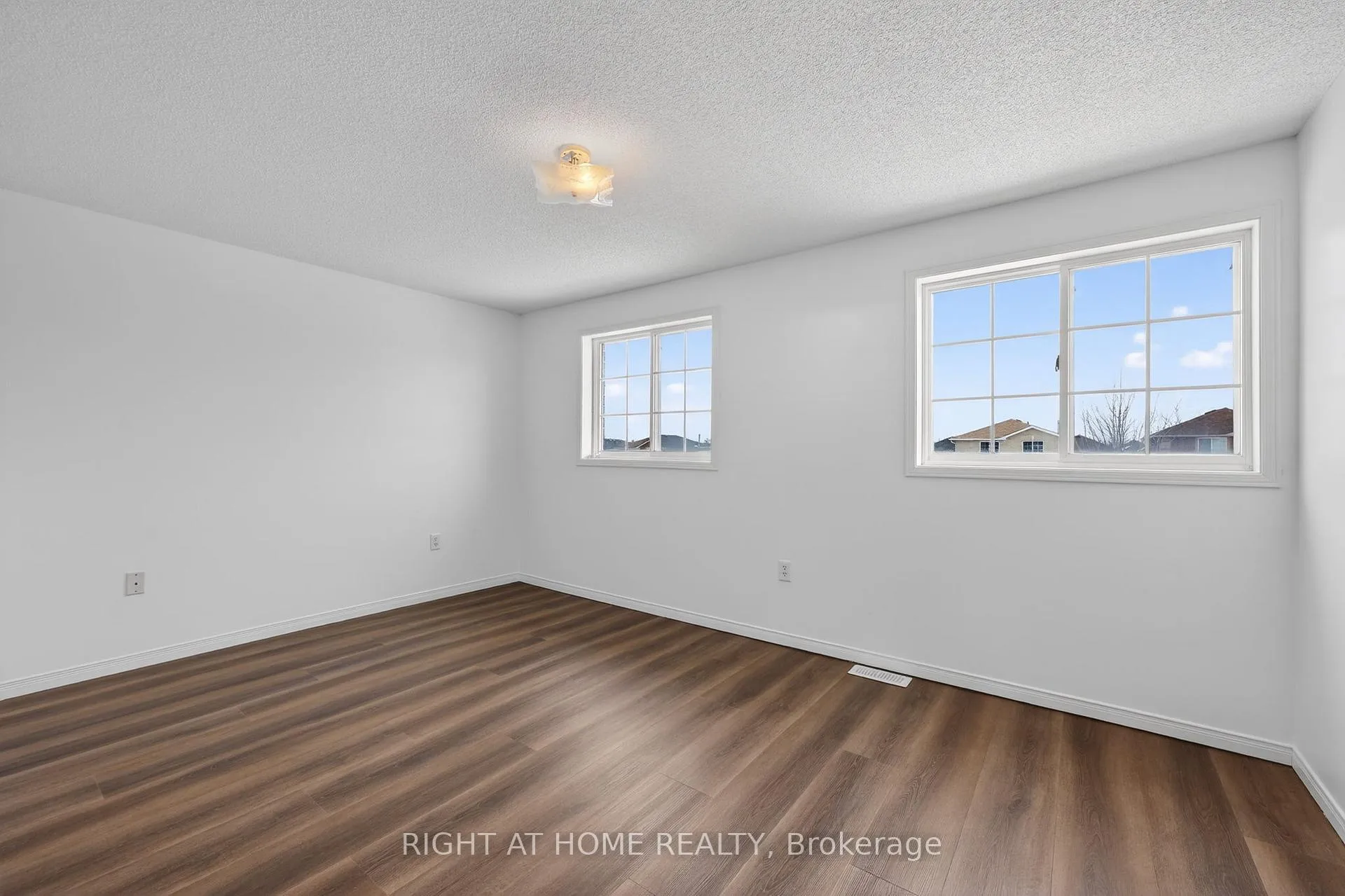 Photo 17 of 27 Booth Lane, Barrie, Rural Barrie Southeast — HOMEH