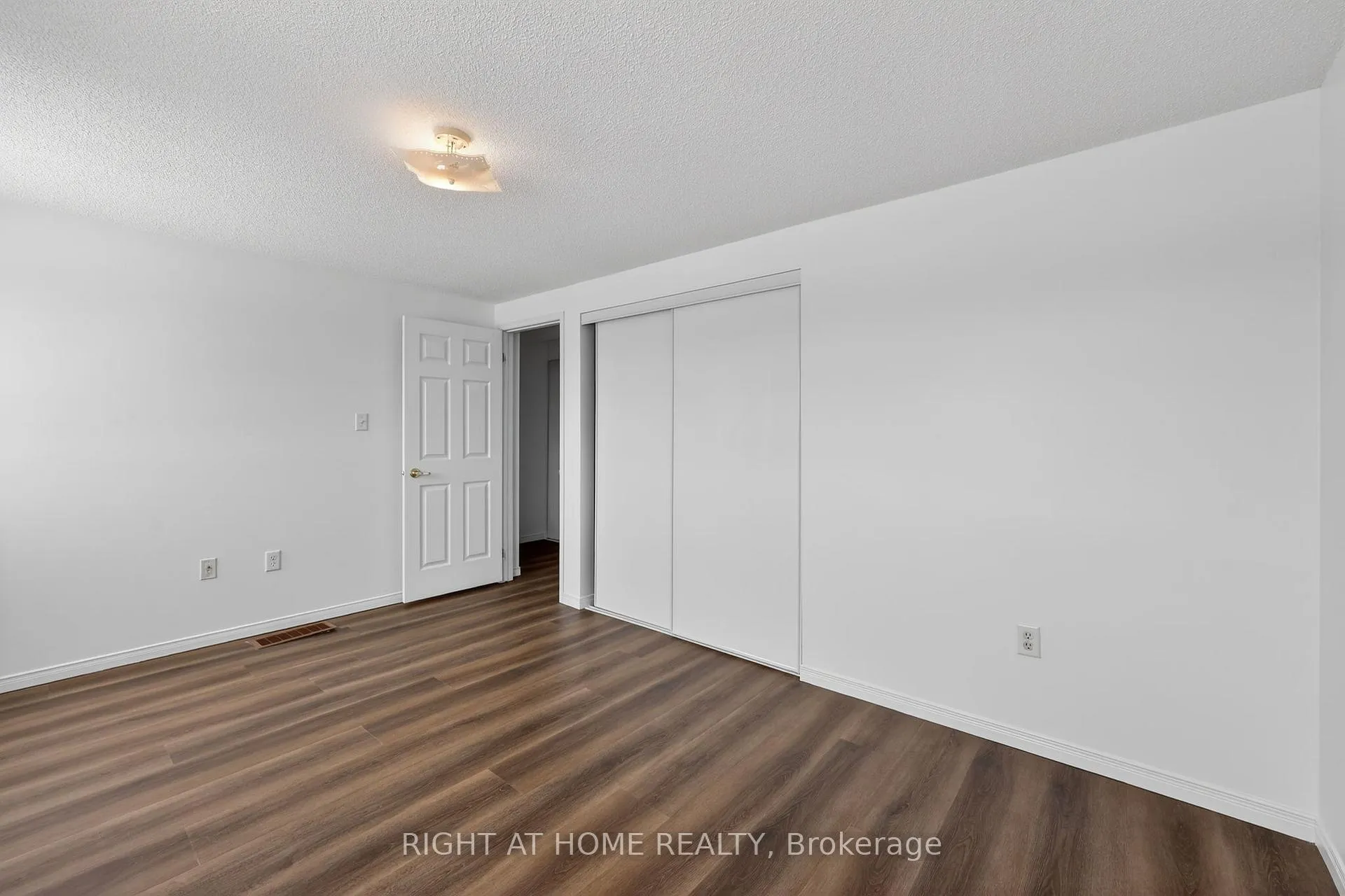 Photo 18 of 27 Booth Lane, Barrie, Rural Barrie Southeast — HOMEH