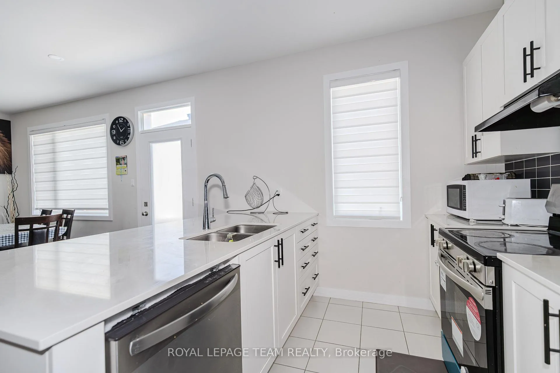 Photo 17 of 621 Alopex Row, Ottawa, Btwn Franktown Rd. & Fallowfield Rd. — HOMEH