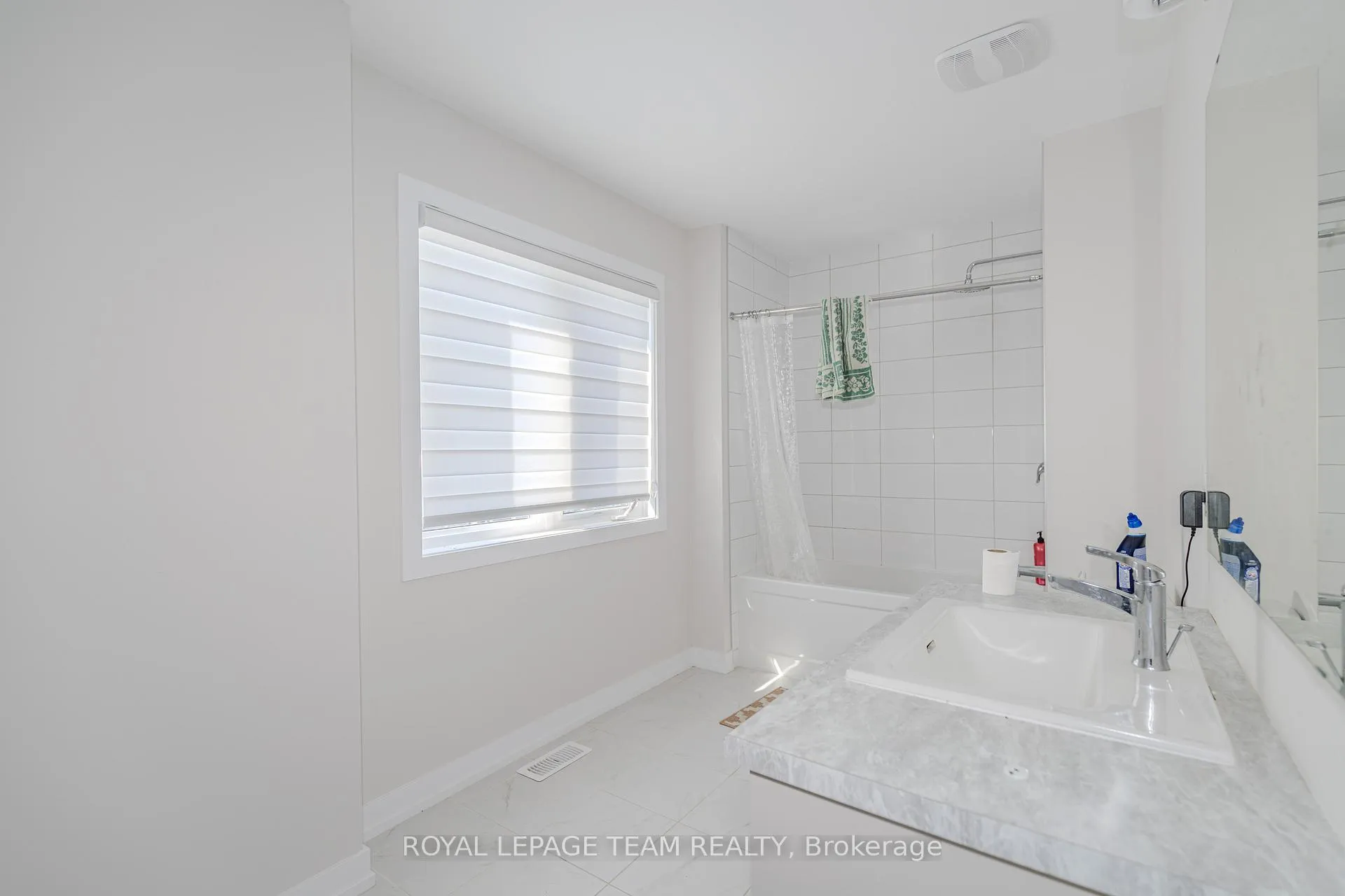 Photo 20 of 621 Alopex Row, Ottawa, Btwn Franktown Rd. & Fallowfield Rd. — HOMEH
