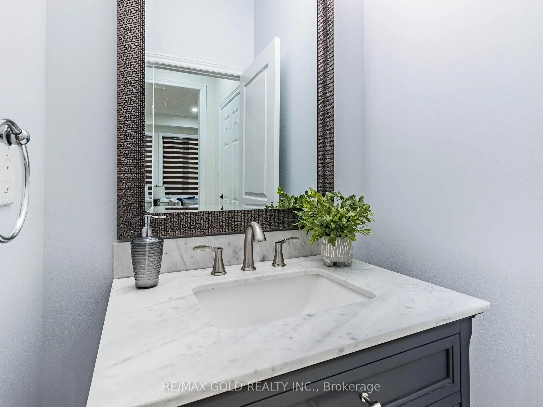 Photo 15 of Unit Upper, 90 Begonia Crescent, Brampton, Northwest Sandalwood Parkway — HOMEH