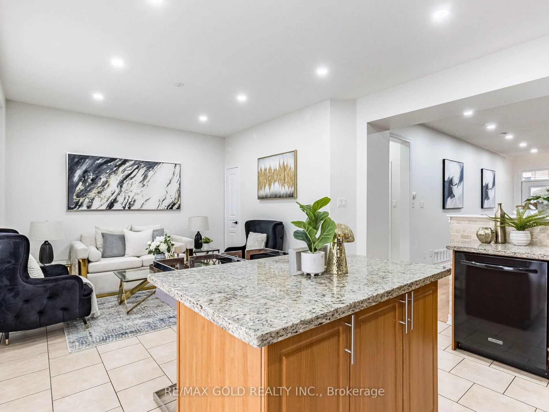 Photo 23 of Unit Upper, 90 Begonia Crescent, Brampton, Northwest Sandalwood Parkway — HOMEH