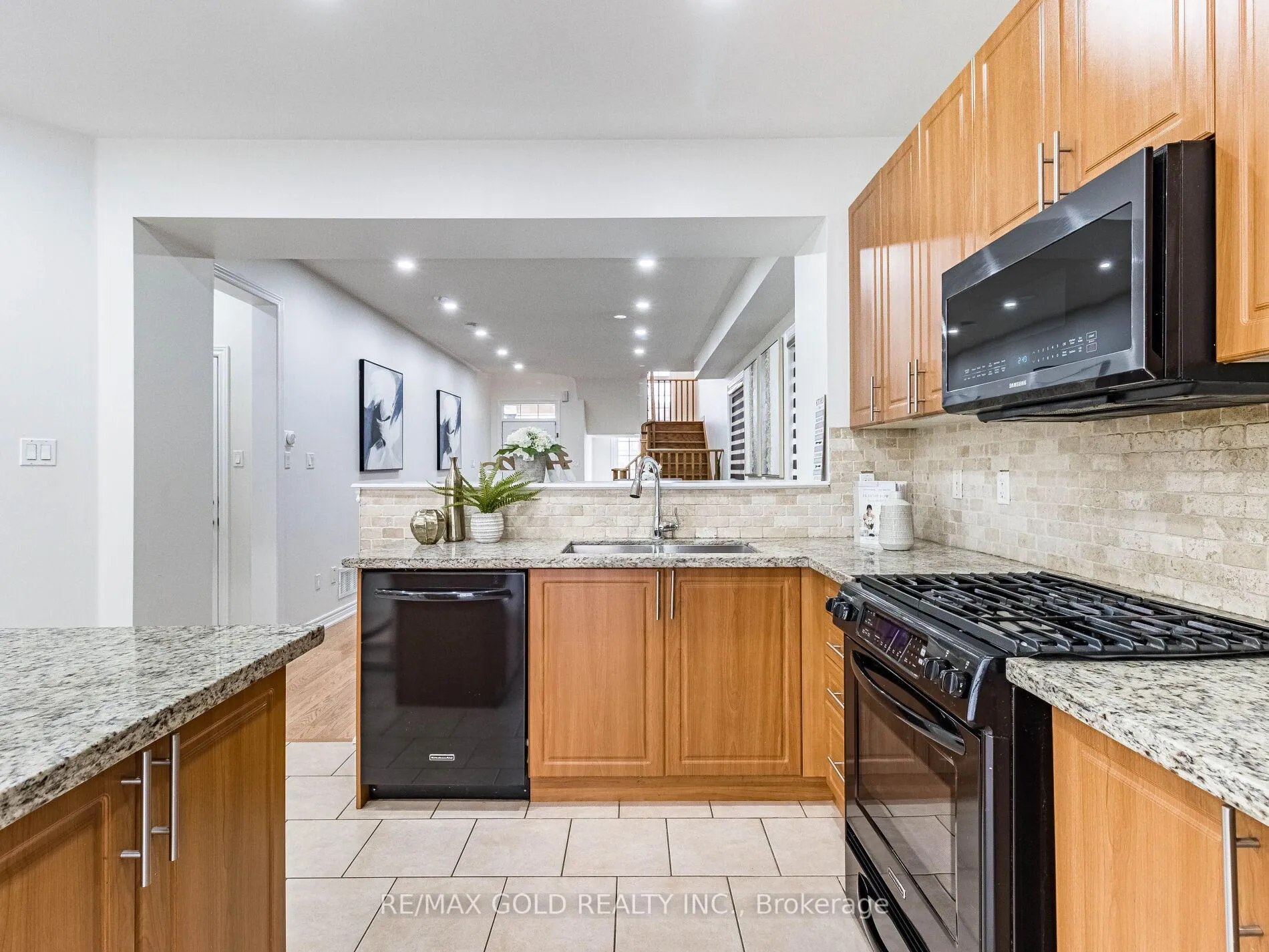 Photo 24 of Unit Upper, 90 Begonia Crescent, Brampton, Northwest Sandalwood Parkway — HOMEH