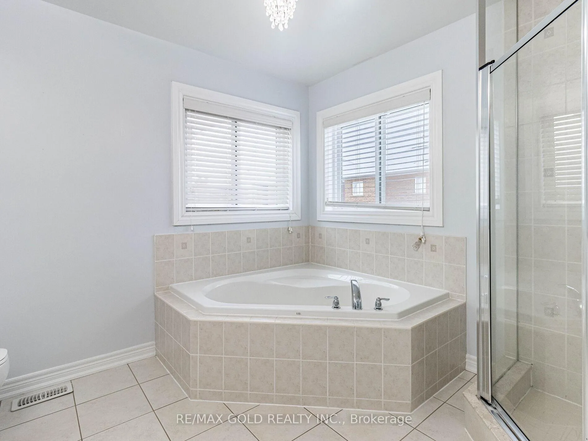 Photo 32 of Unit Upper, 90 Begonia Crescent, Brampton, Northwest Sandalwood Parkway — HOMEH