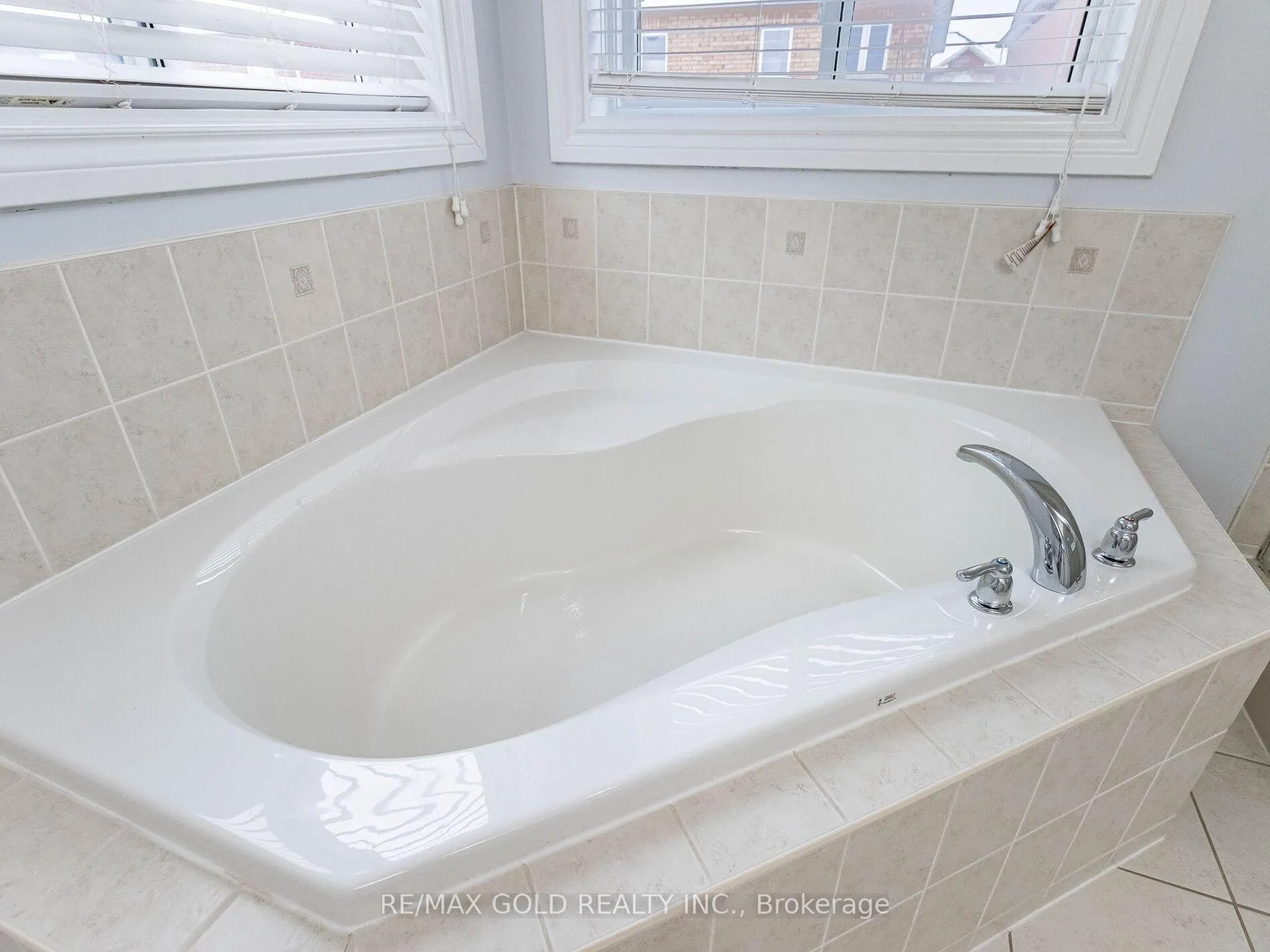 Photo 33 of Unit Upper, 90 Begonia Crescent, Brampton, Northwest Sandalwood Parkway — HOMEH