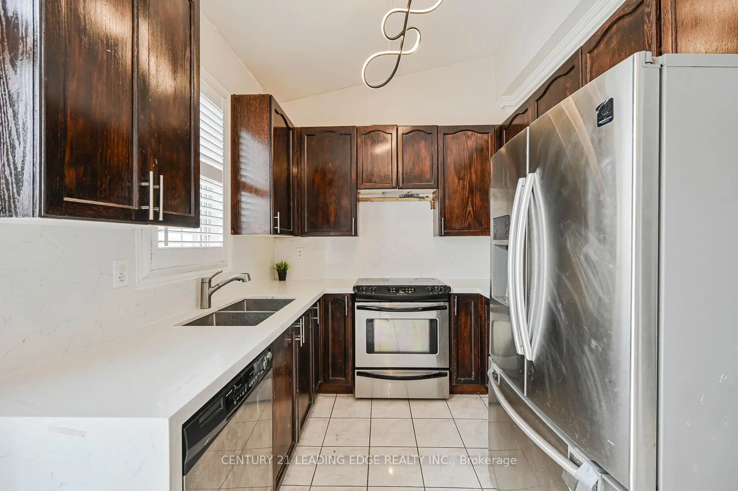 Photo 3 of 44 Deepcoral Court, Brampton, Madoc — HOMEH