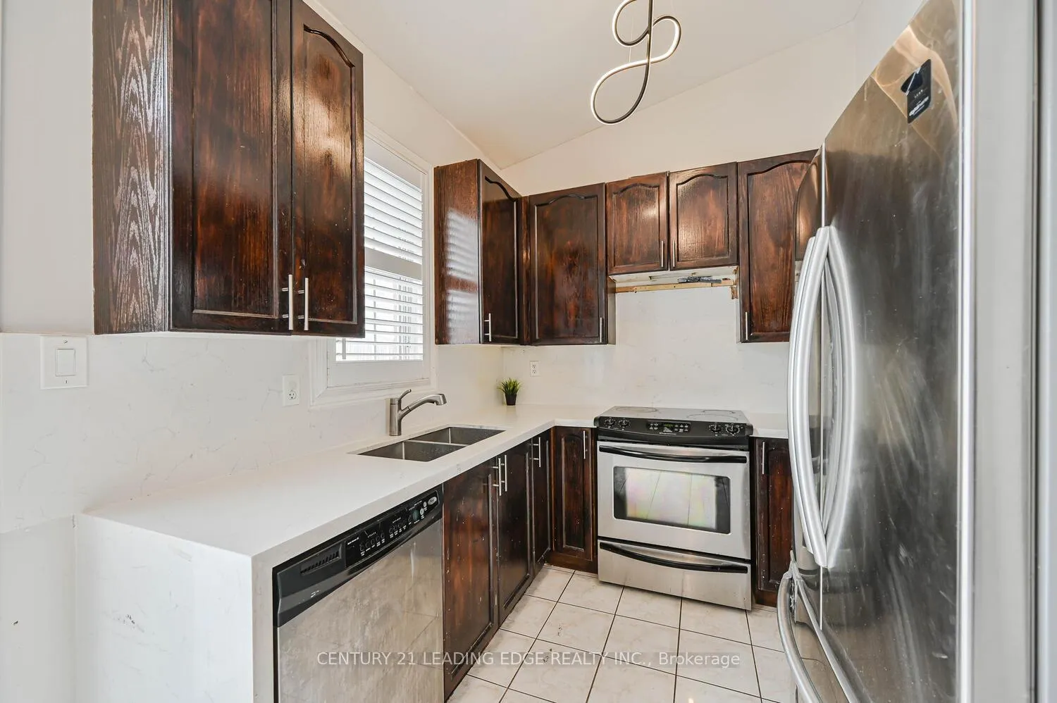 Photo 4 of 44 Deepcoral Court, Brampton, Madoc — HOMEH