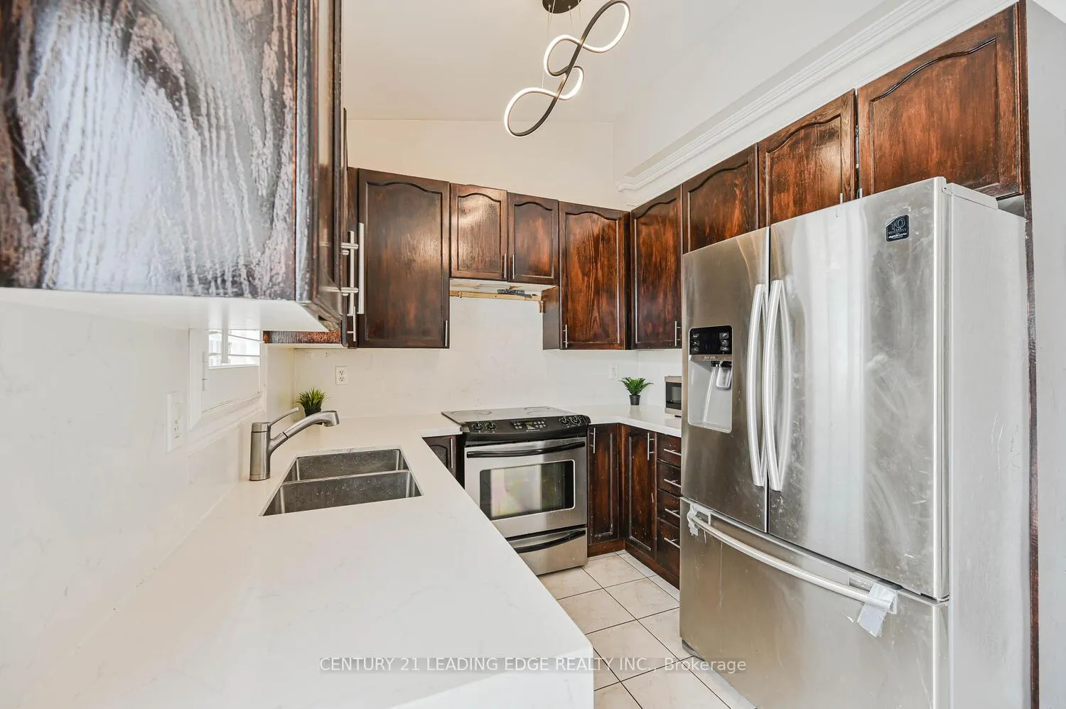 Photo 5 of 44 Deepcoral Court, Brampton, Madoc — HOMEH