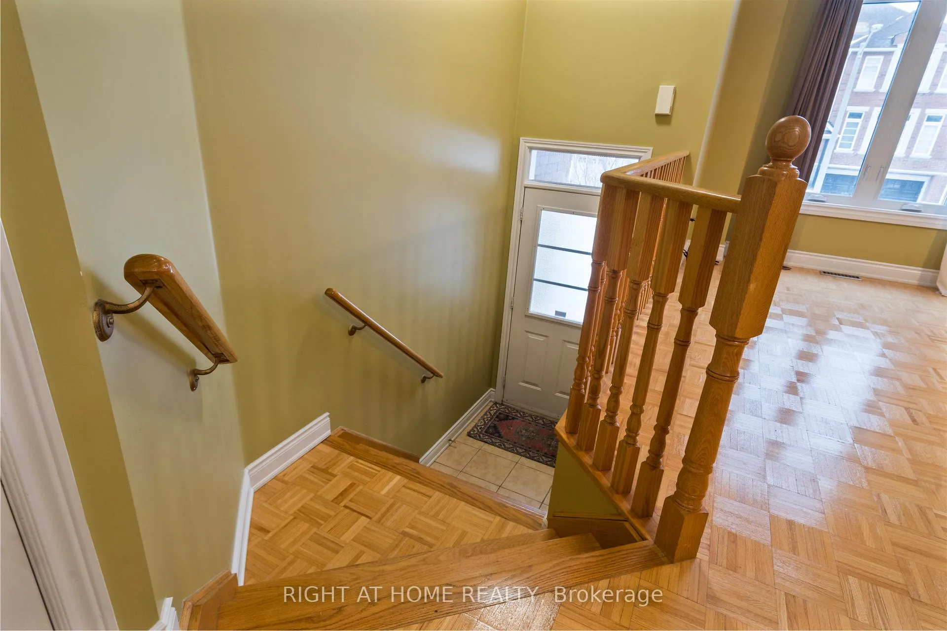 Photo 3 of 16 Honeywood Road, Vaughan, Patterson — HOMEH