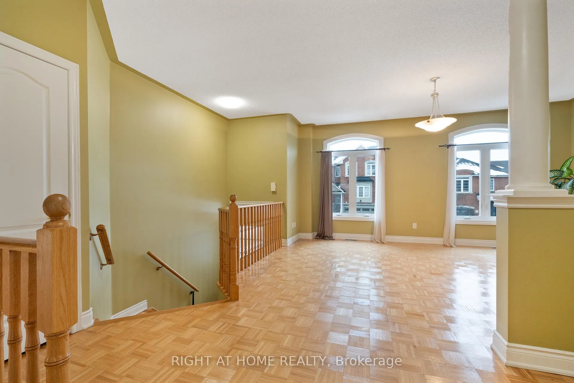 Photo 4 of 16 Honeywood Road, Vaughan, Patterson — HOMEH