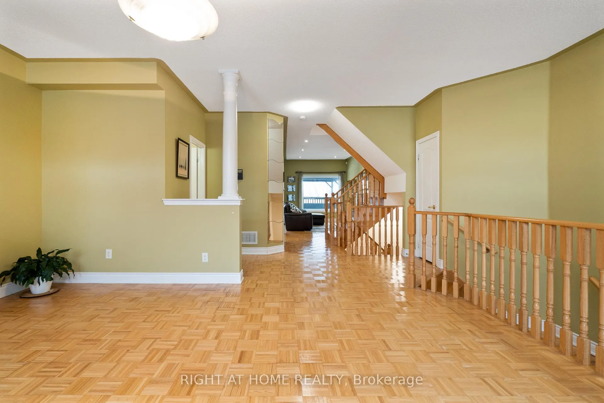 Photo 6 of 16 Honeywood Road, Vaughan, Patterson — HOMEH