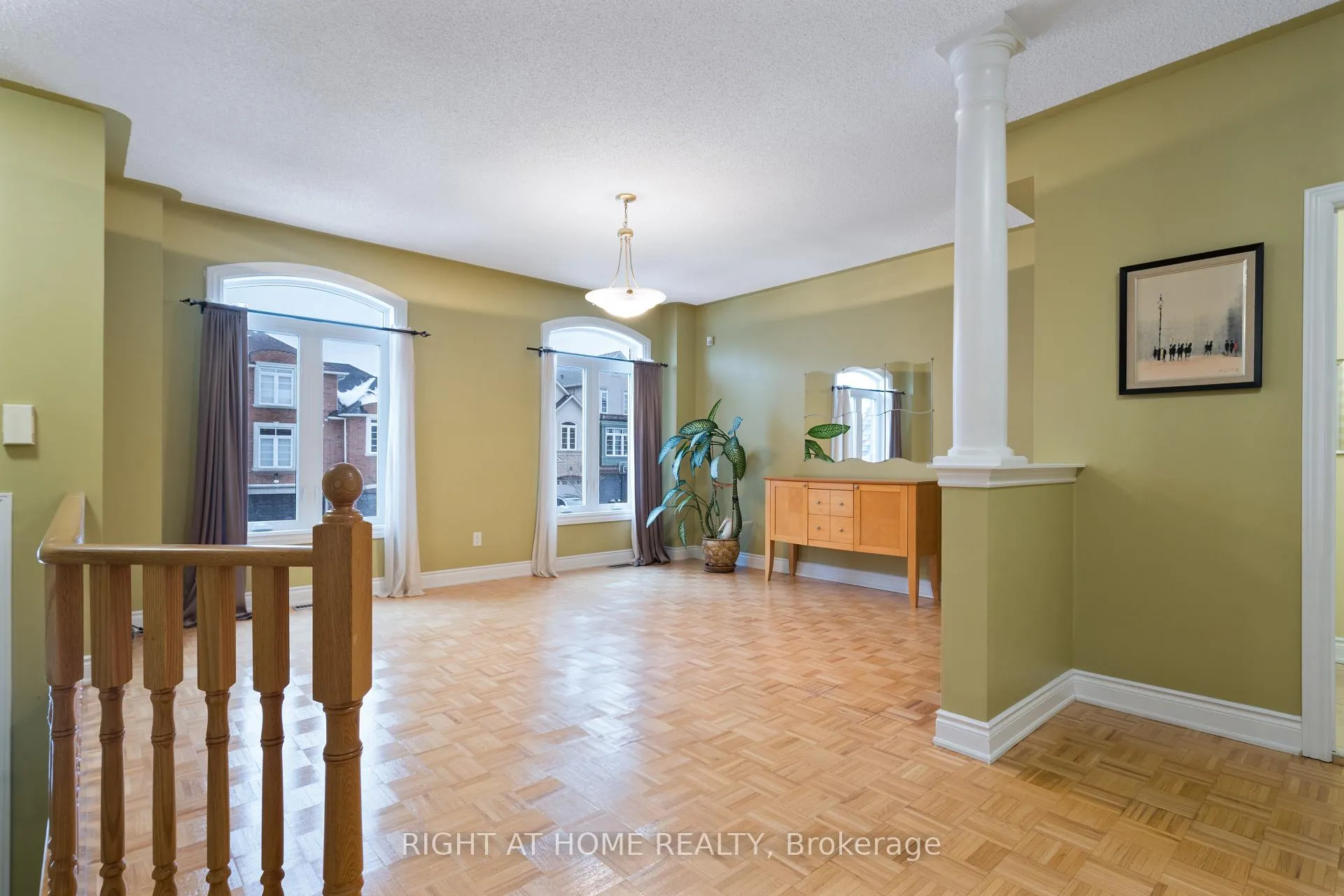 Photo 7 of 16 Honeywood Road, Vaughan, Patterson — HOMEH