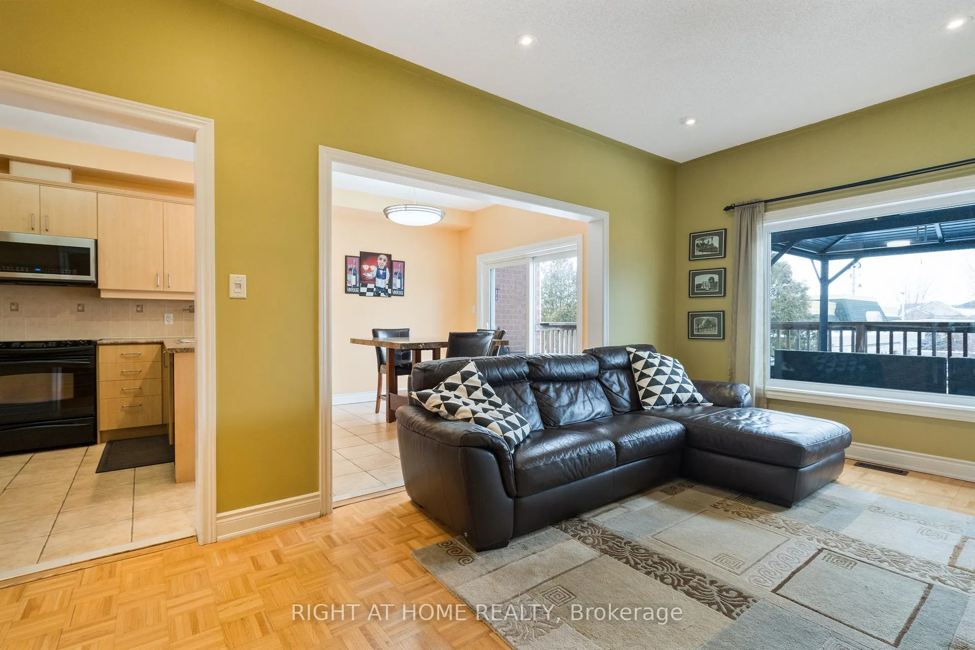 Photo 9 of 16 Honeywood Road, Vaughan, Patterson — HOMEH