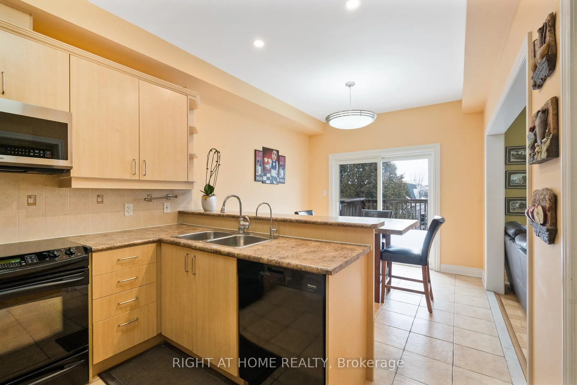 Photo 11 of 16 Honeywood Road, Vaughan, Patterson — HOMEH