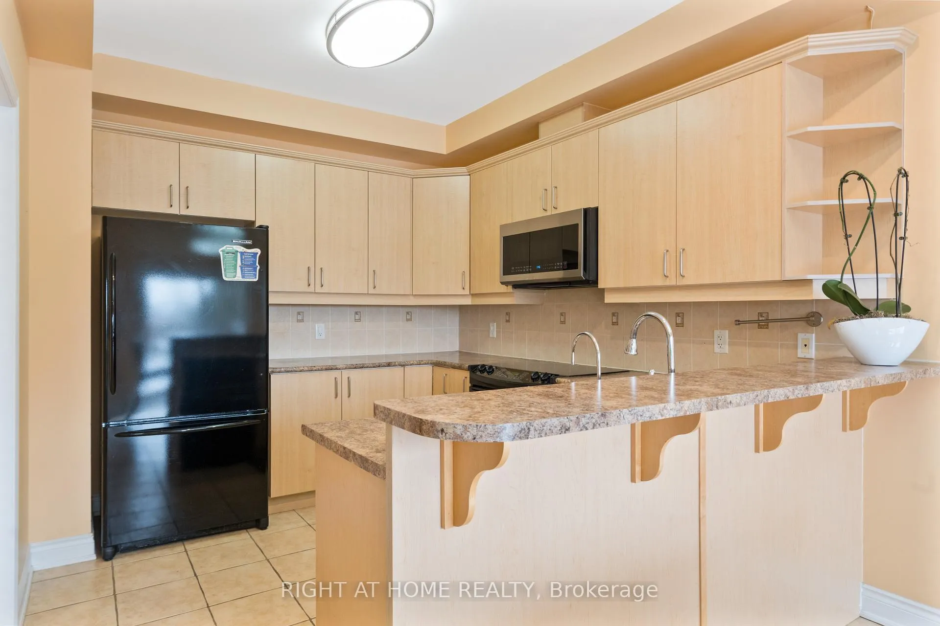 Photo 12 of 16 Honeywood Road, Vaughan, Patterson — HOMEH