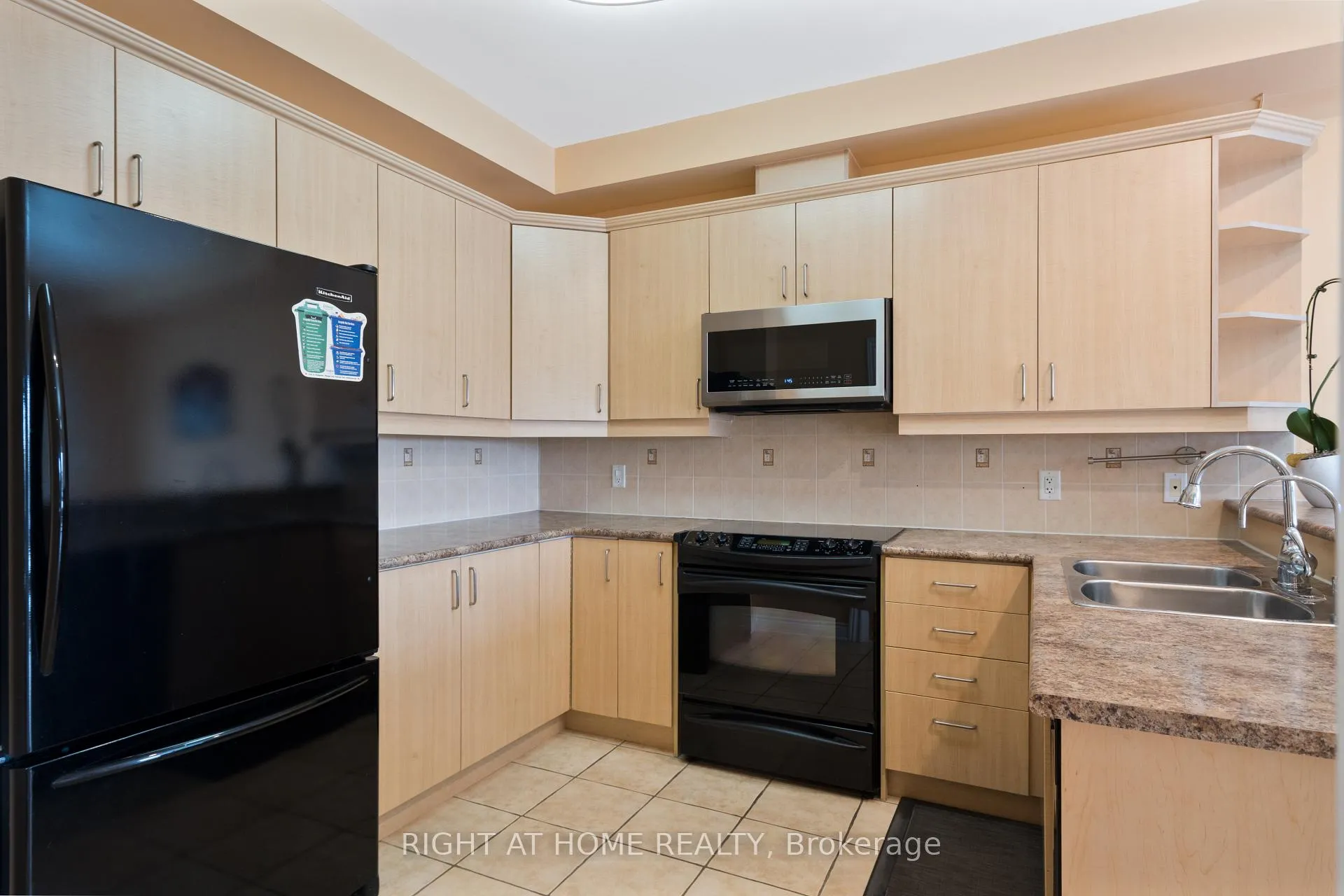 Photo 13 of 16 Honeywood Road, Vaughan, Patterson — HOMEH