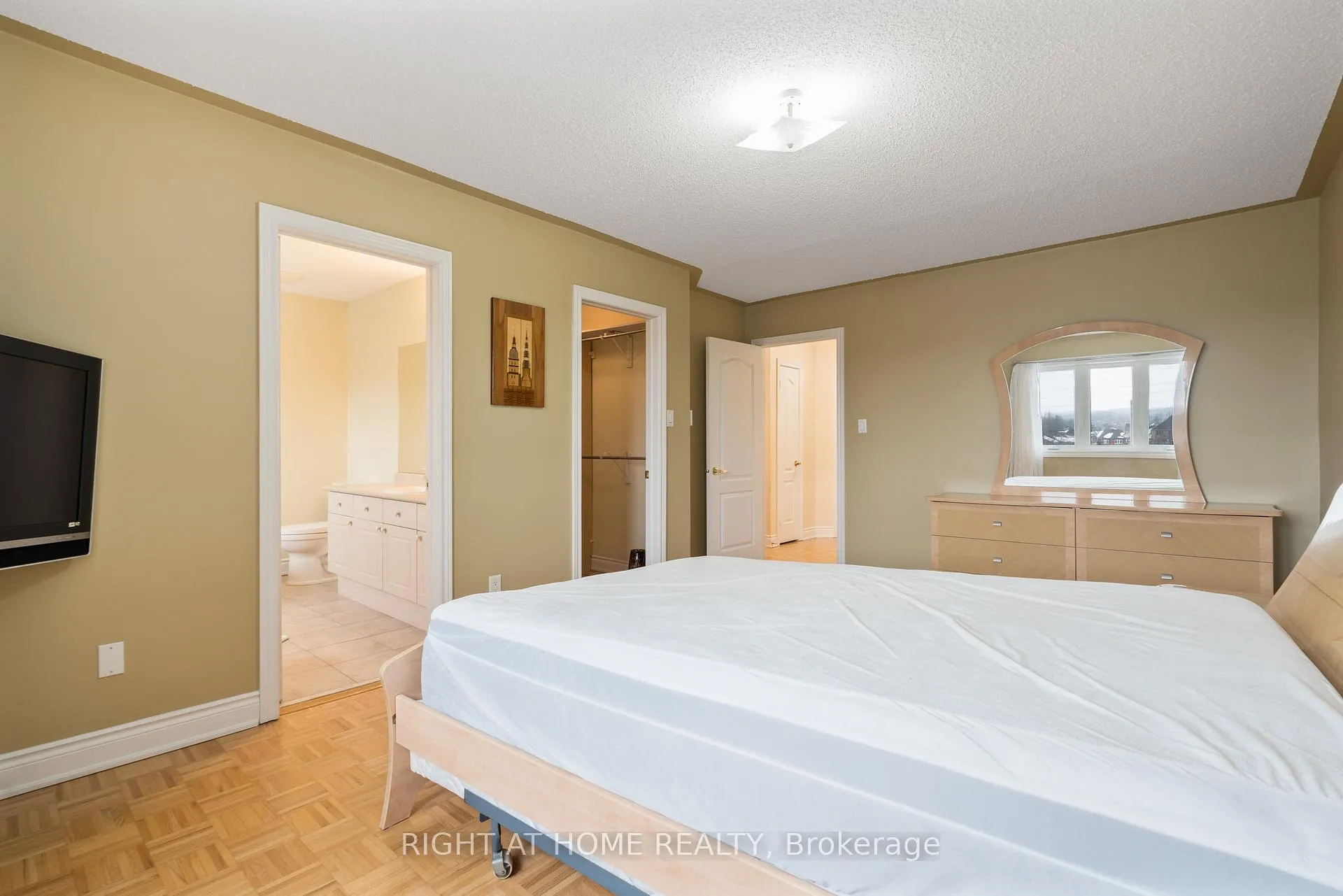 Photo 15 of 16 Honeywood Road, Vaughan, Patterson — HOMEH