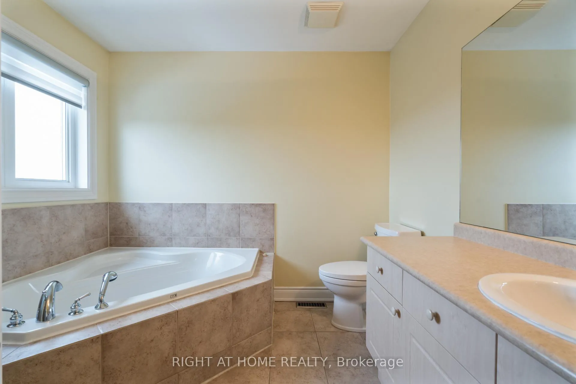 Photo 17 of 16 Honeywood Road, Vaughan, Patterson — HOMEH