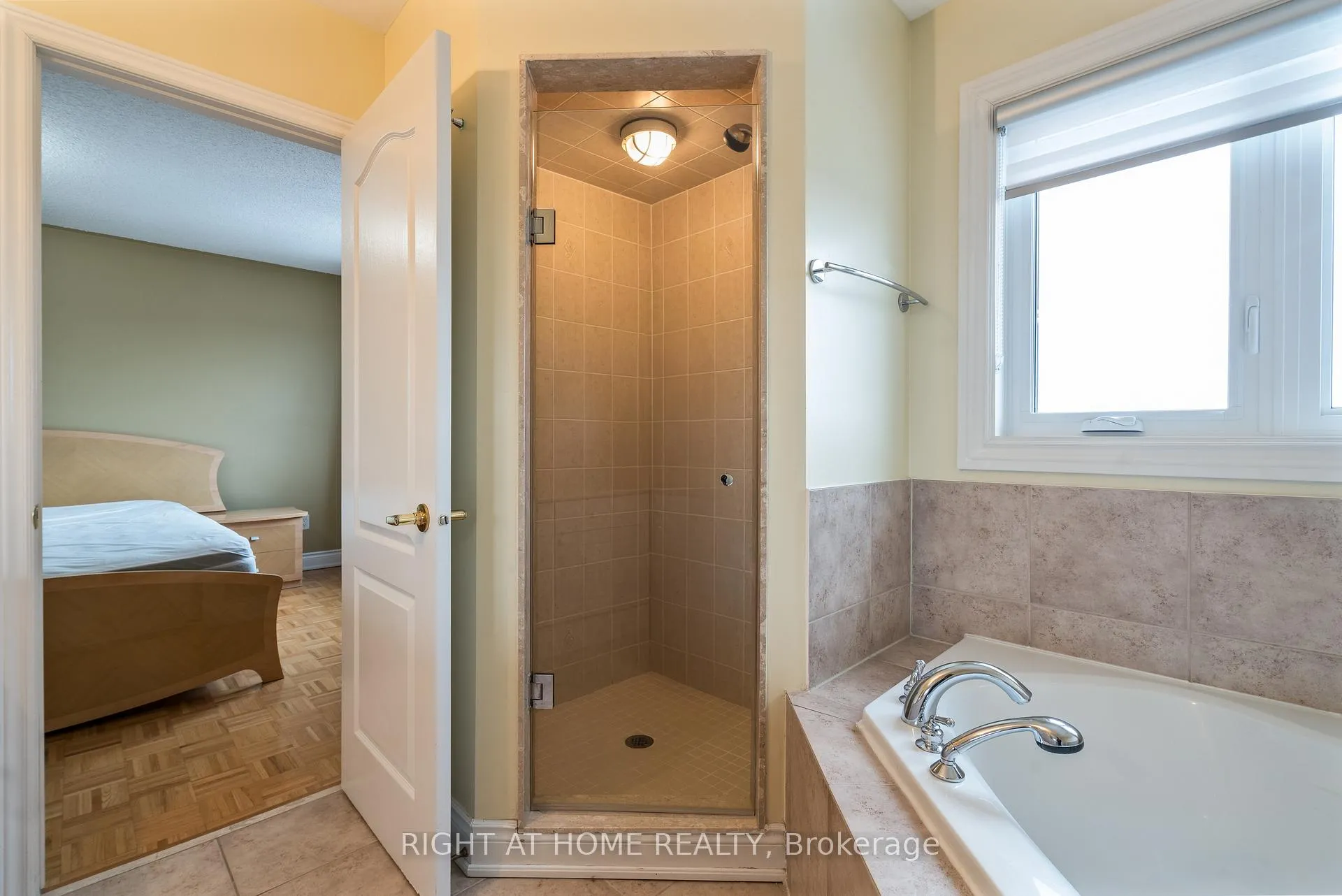 Photo 18 of 16 Honeywood Road, Vaughan, Patterson — HOMEH