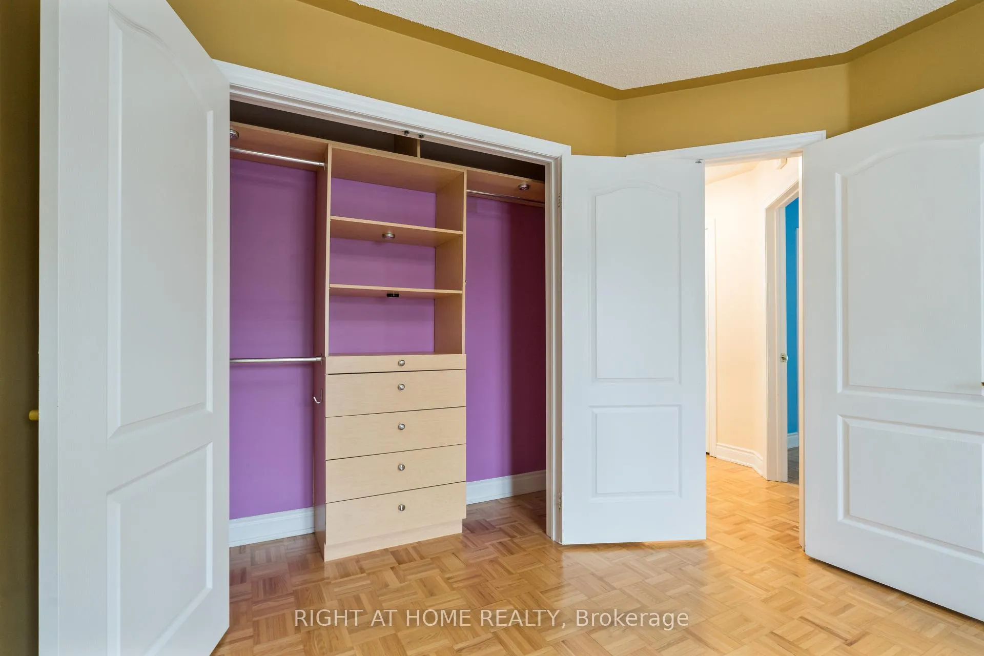 Photo 21 of 16 Honeywood Road, Vaughan, Patterson — HOMEH