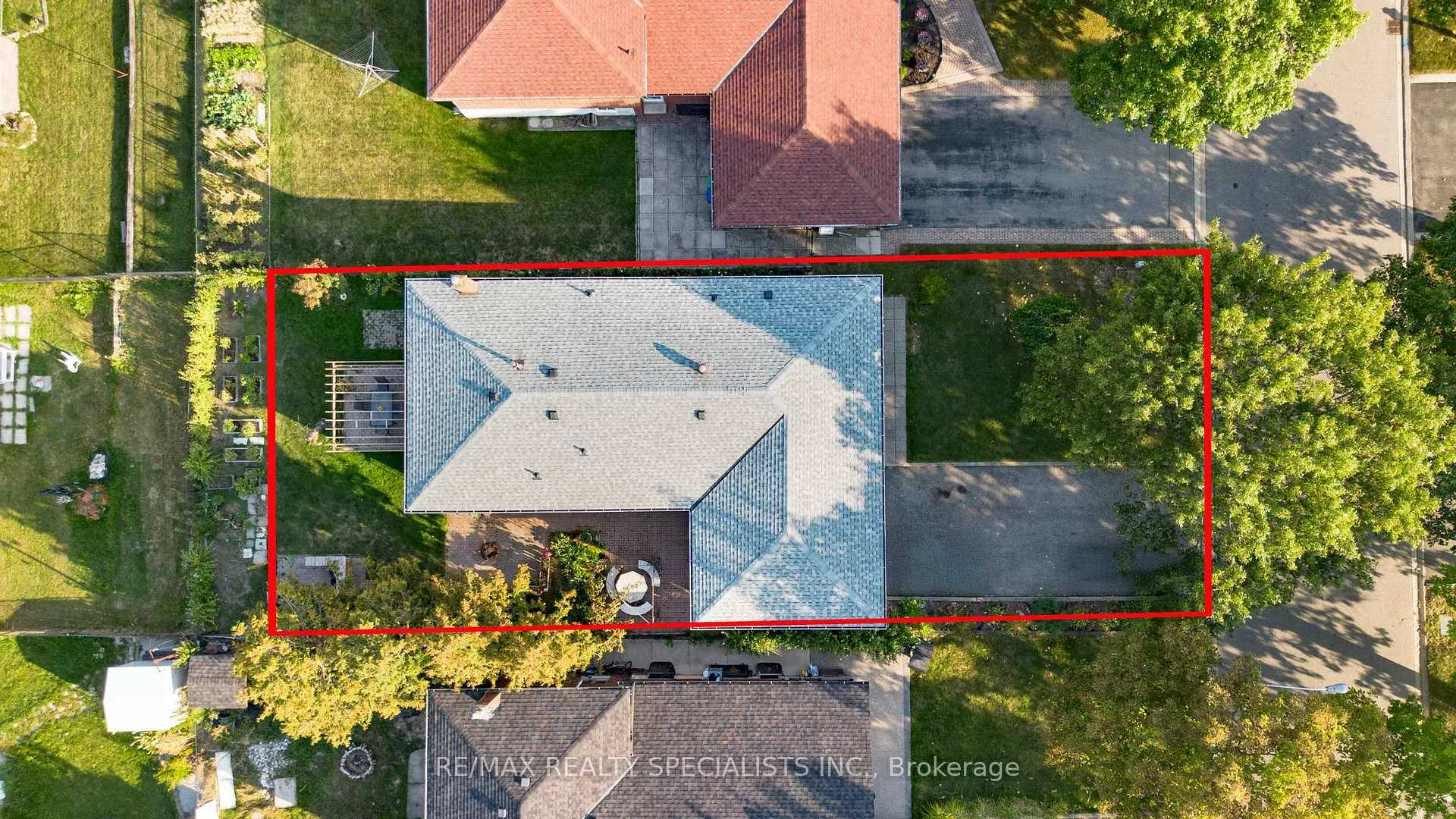 Photo 2 of 8 Malcolm Crescent, Brampton, Central Park — HOMEH