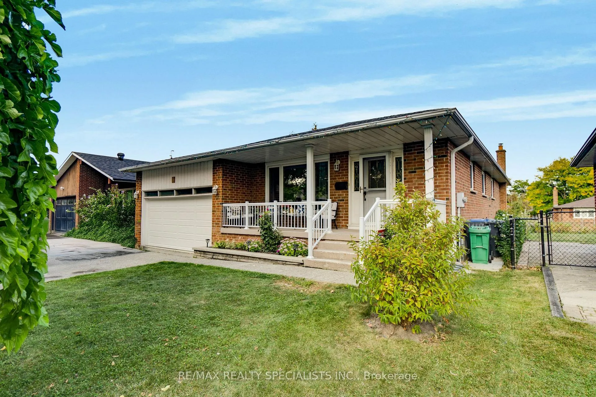 Photo 3 of 8 Malcolm Crescent, Brampton, Central Park — HOMEH