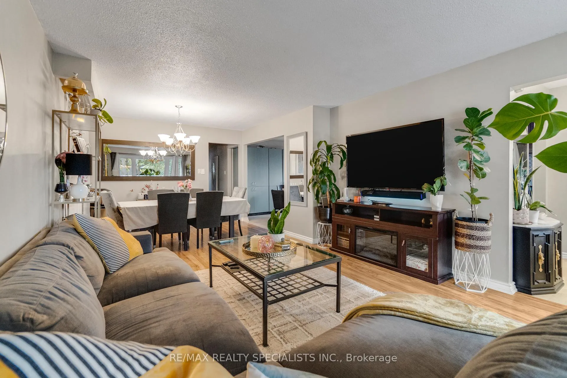 Photo 10 of 8 Malcolm Crescent, Brampton, Central Park — HOMEH