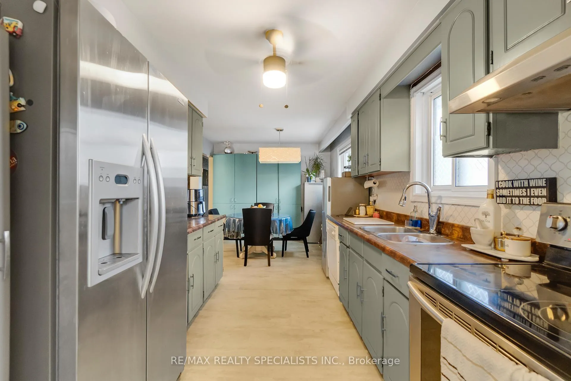 Photo 12 of 8 Malcolm Crescent, Brampton, Central Park — HOMEH