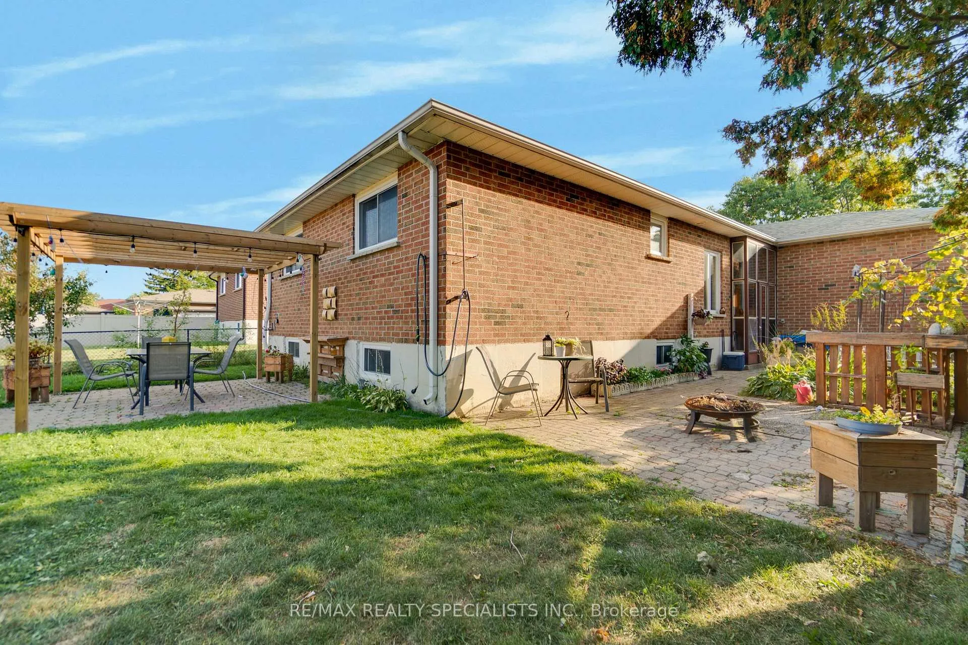 Photo 33 of 8 Malcolm Crescent, Brampton, Central Park — HOMEH