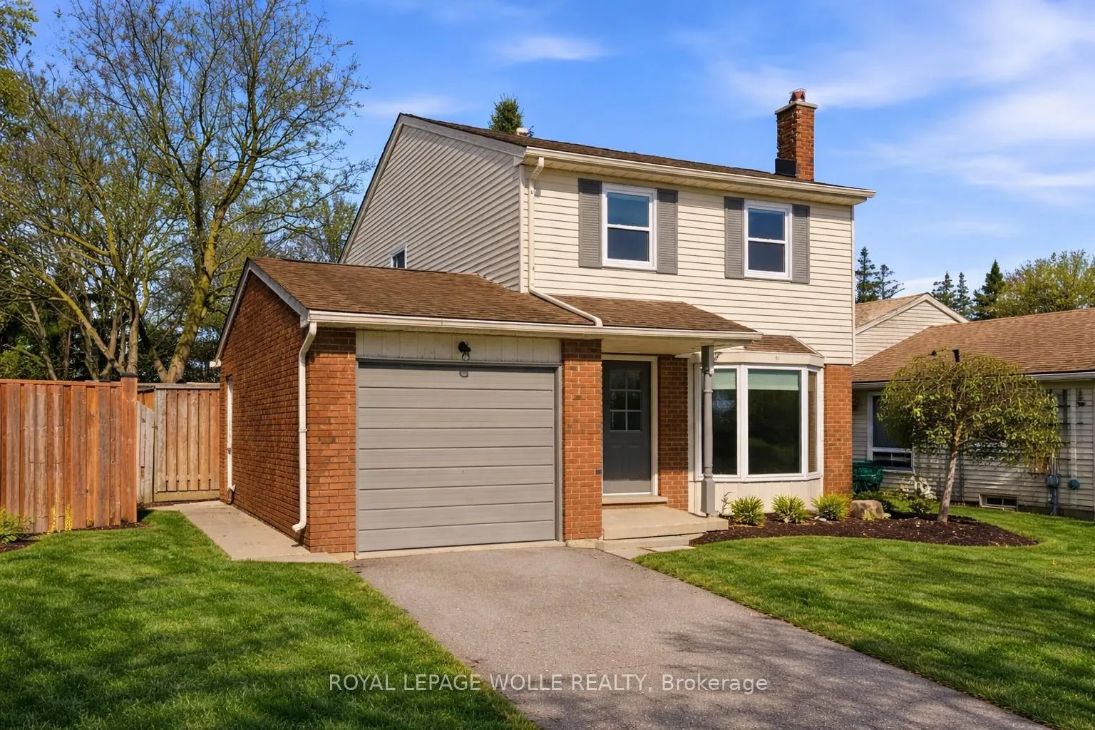 Photo 3 of 16 Thornbush Crescent, Waterloo — HOMEH