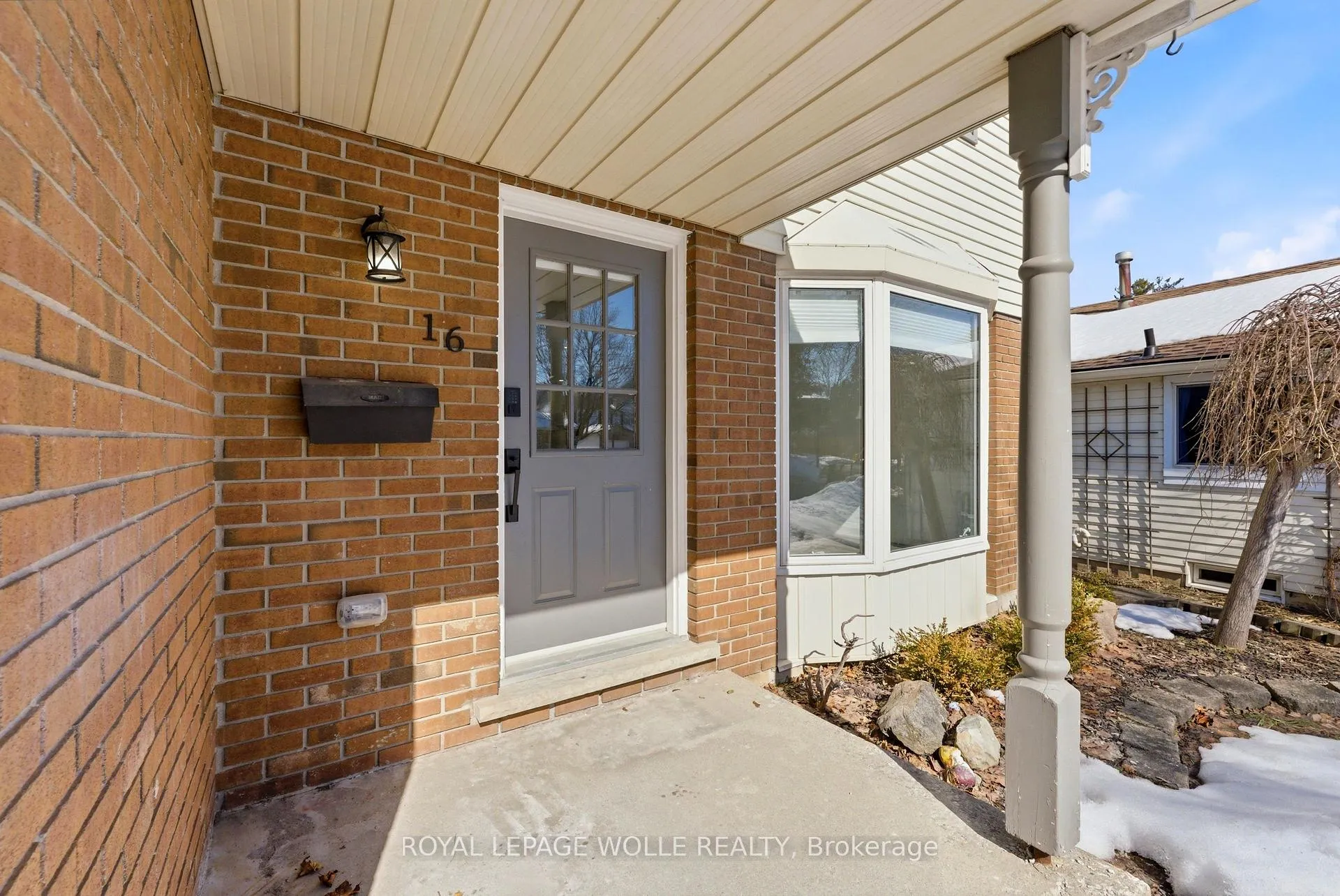 Photo 4 of 16 Thornbush Crescent, Waterloo — HOMEH