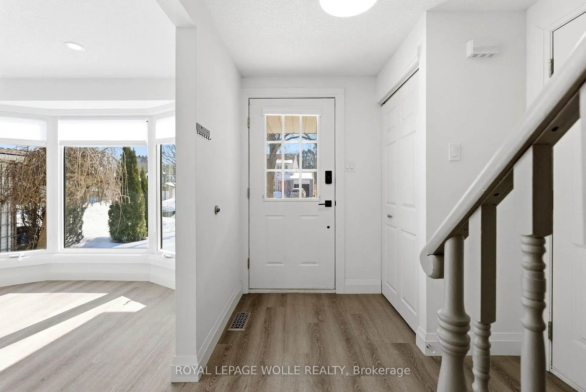 Photo 5 of 16 Thornbush Crescent, Waterloo — HOMEH