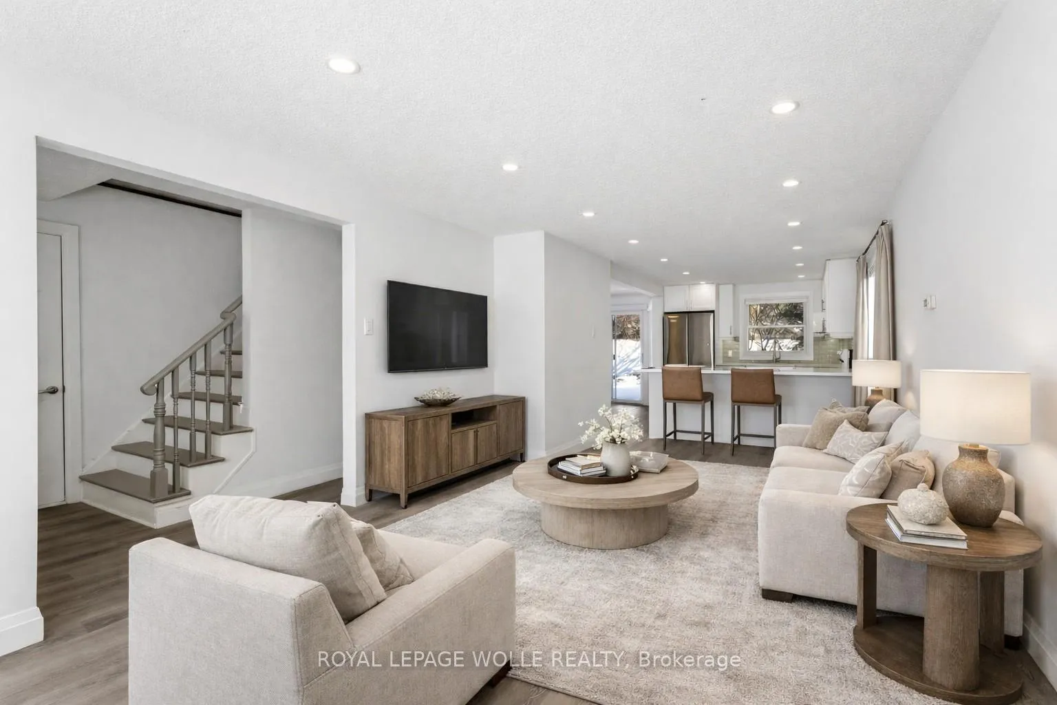 Photo 6 of 16 Thornbush Crescent, Waterloo — HOMEH