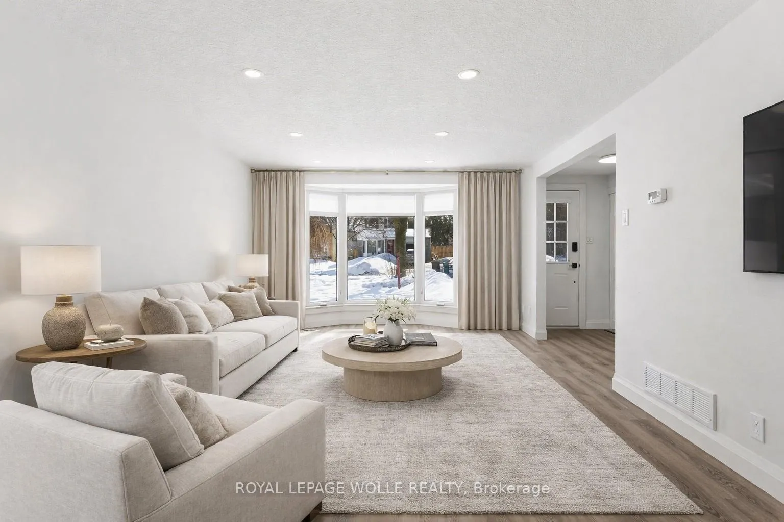 Photo 7 of 16 Thornbush Crescent, Waterloo — HOMEH
