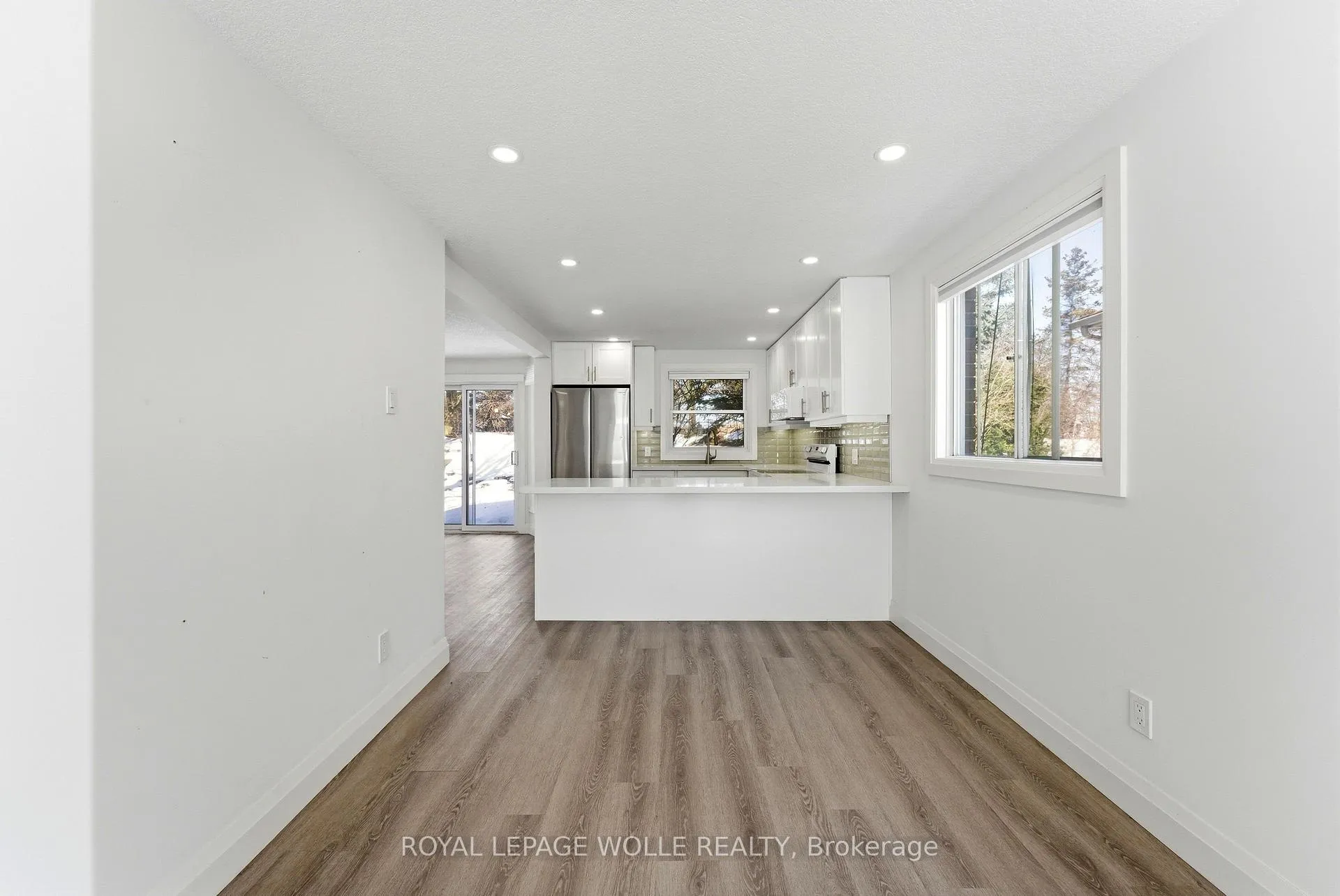 Photo 8 of 16 Thornbush Crescent, Waterloo — HOMEH
