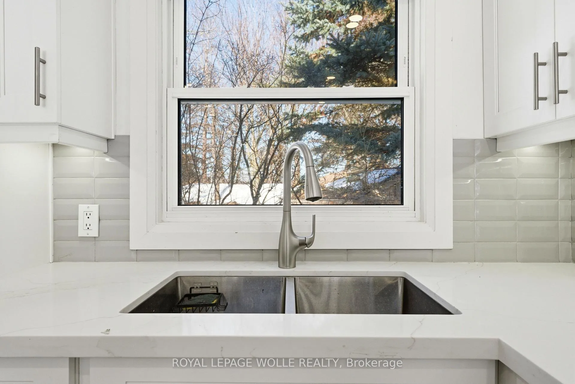 Photo 11 of 16 Thornbush Crescent, Waterloo — HOMEH
